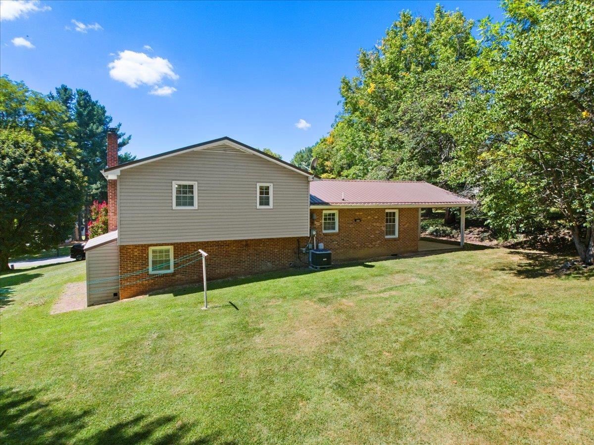 5330 Cougar Circle Dublin VA 24084