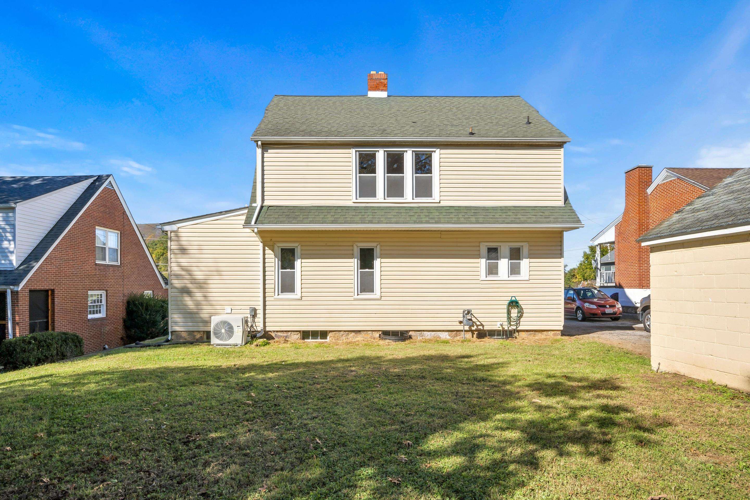 506 Wolf Street Narrows VA 24124