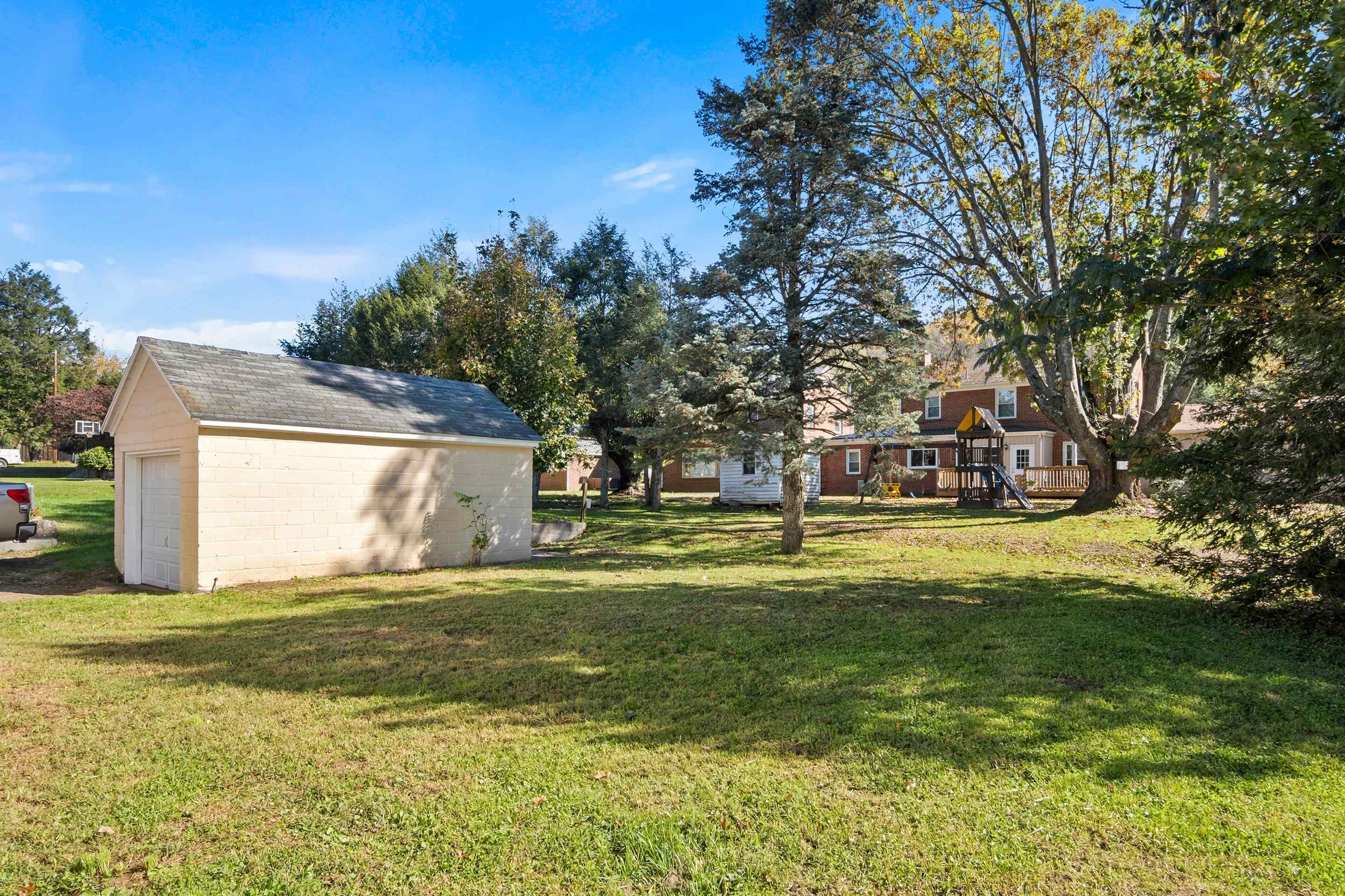 506 Wolf Street Narrows VA 24124