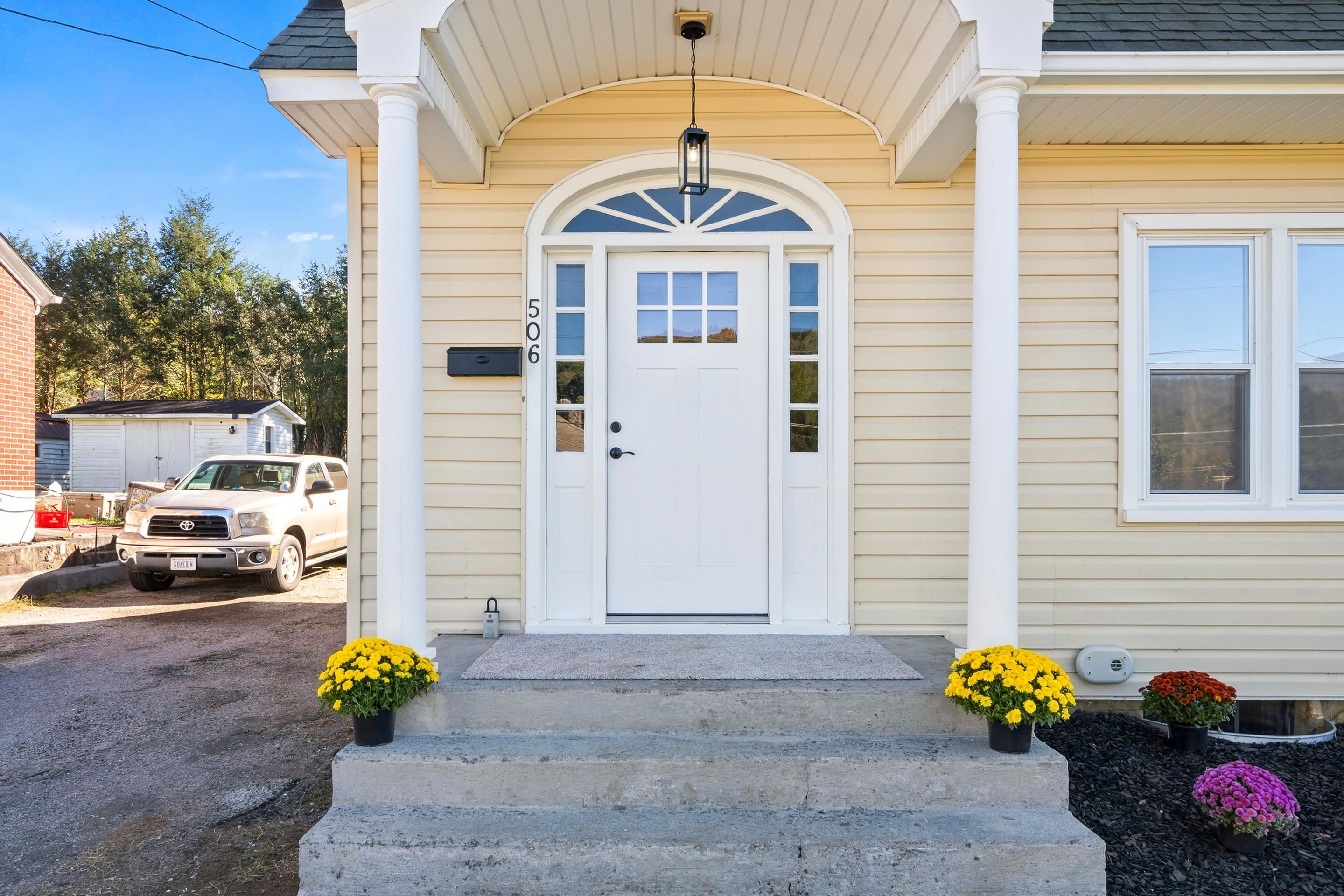 506 Wolf Street Narrows VA 24124