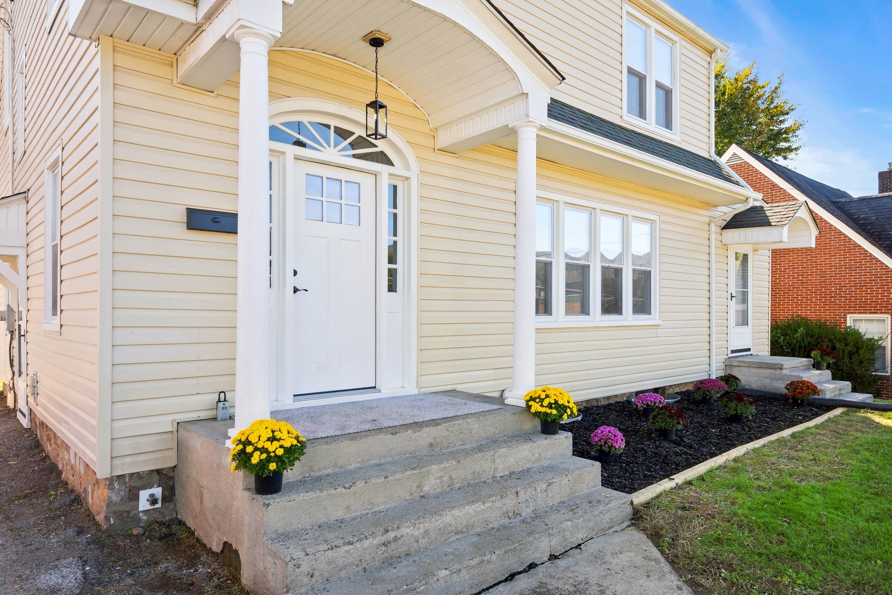 506 Wolf Street Narrows VA 24124