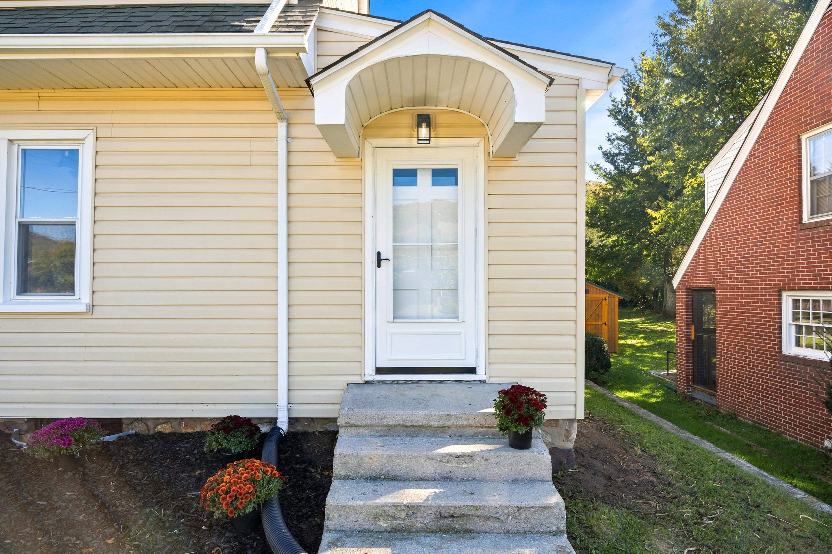506 Wolf Street Narrows VA 24124