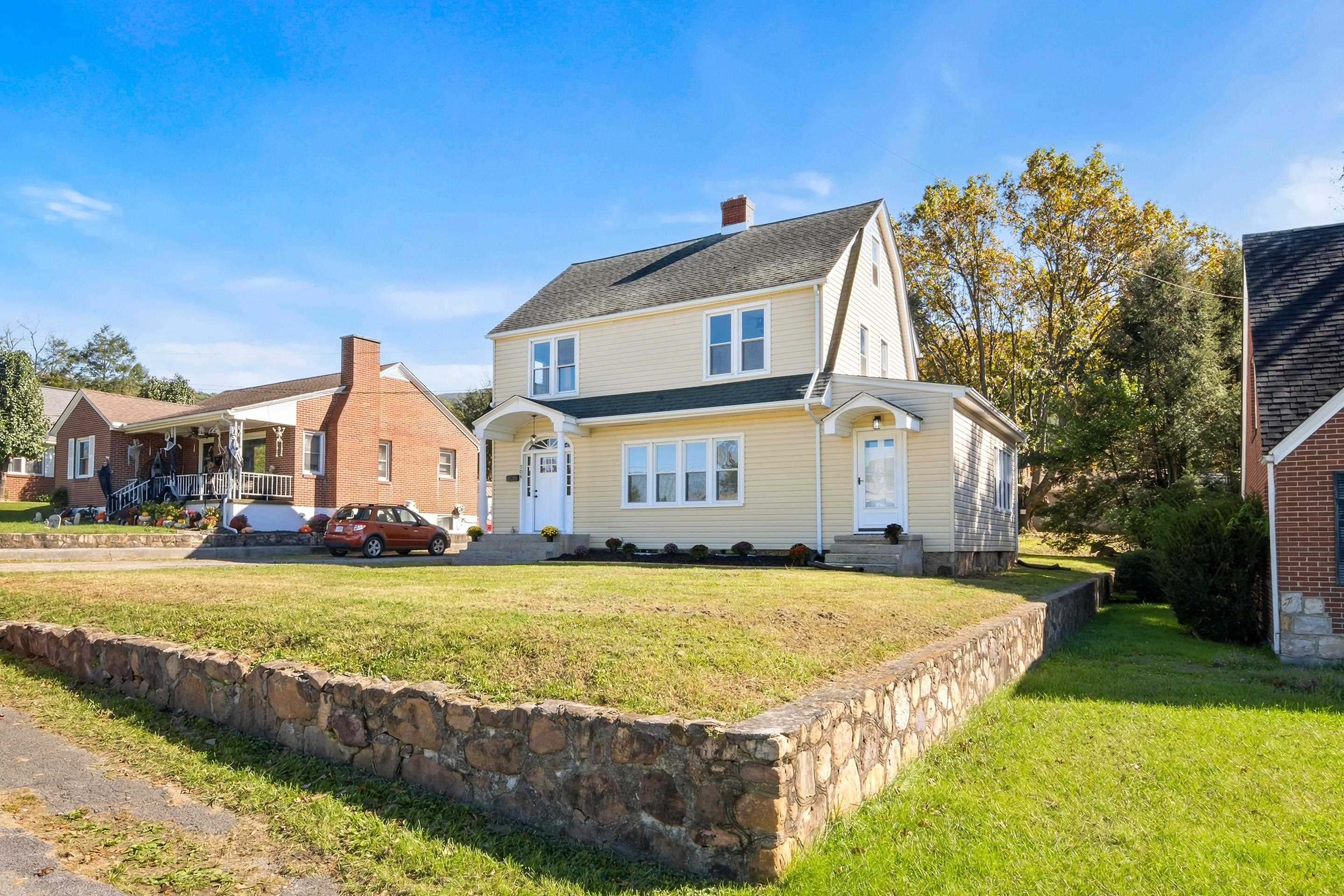 506 Wolf Street Narrows VA 24124