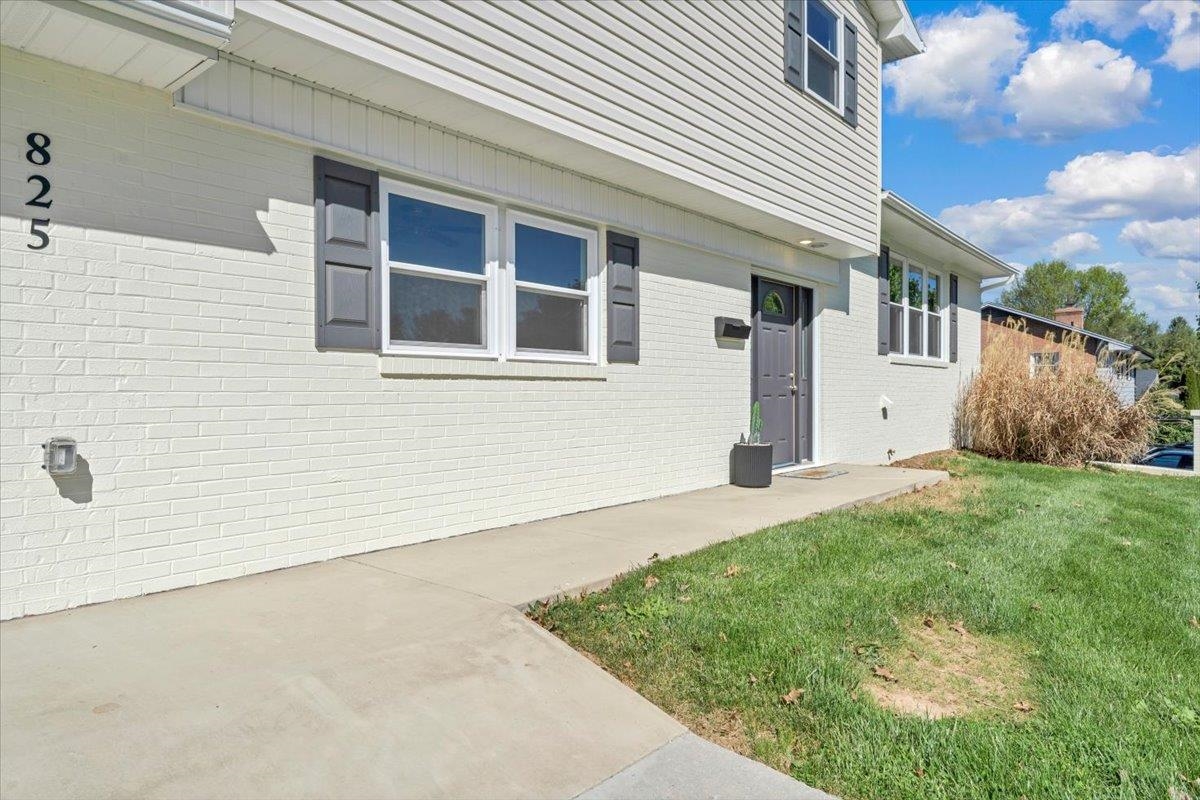 825 N 18th Street Wytheville VA 24382