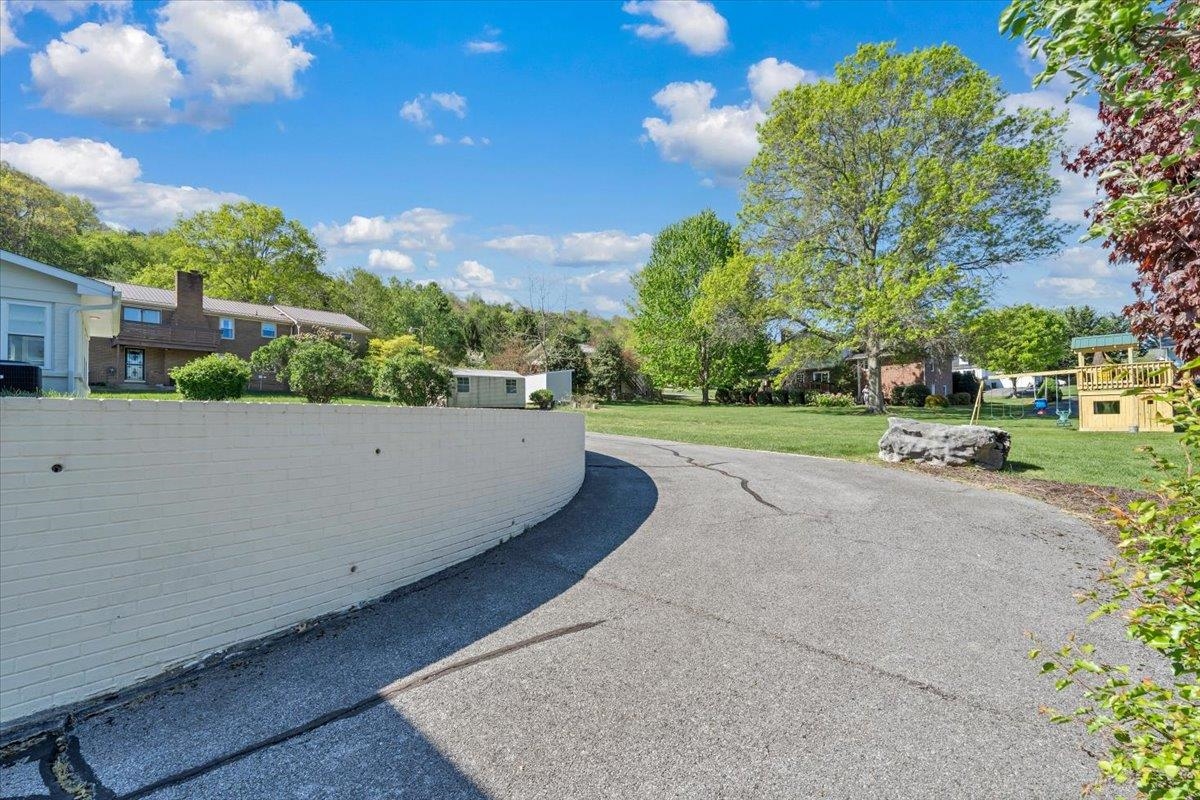 825 N 18th Street Wytheville VA 24382