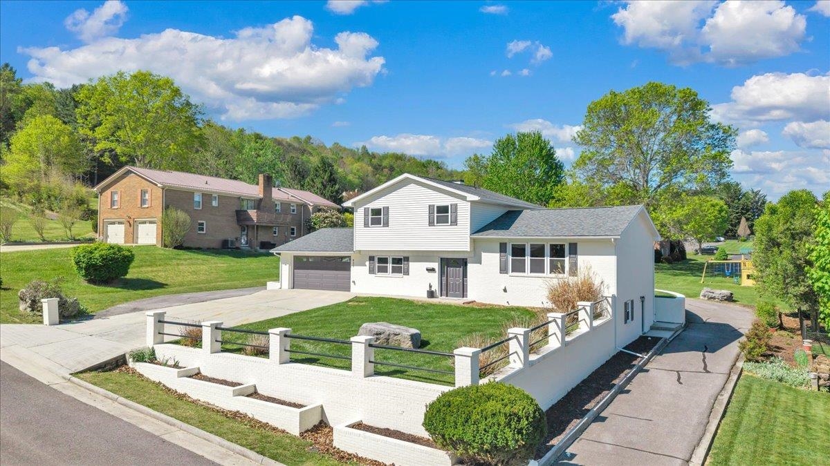 825 N 18th Street Wytheville VA 24382