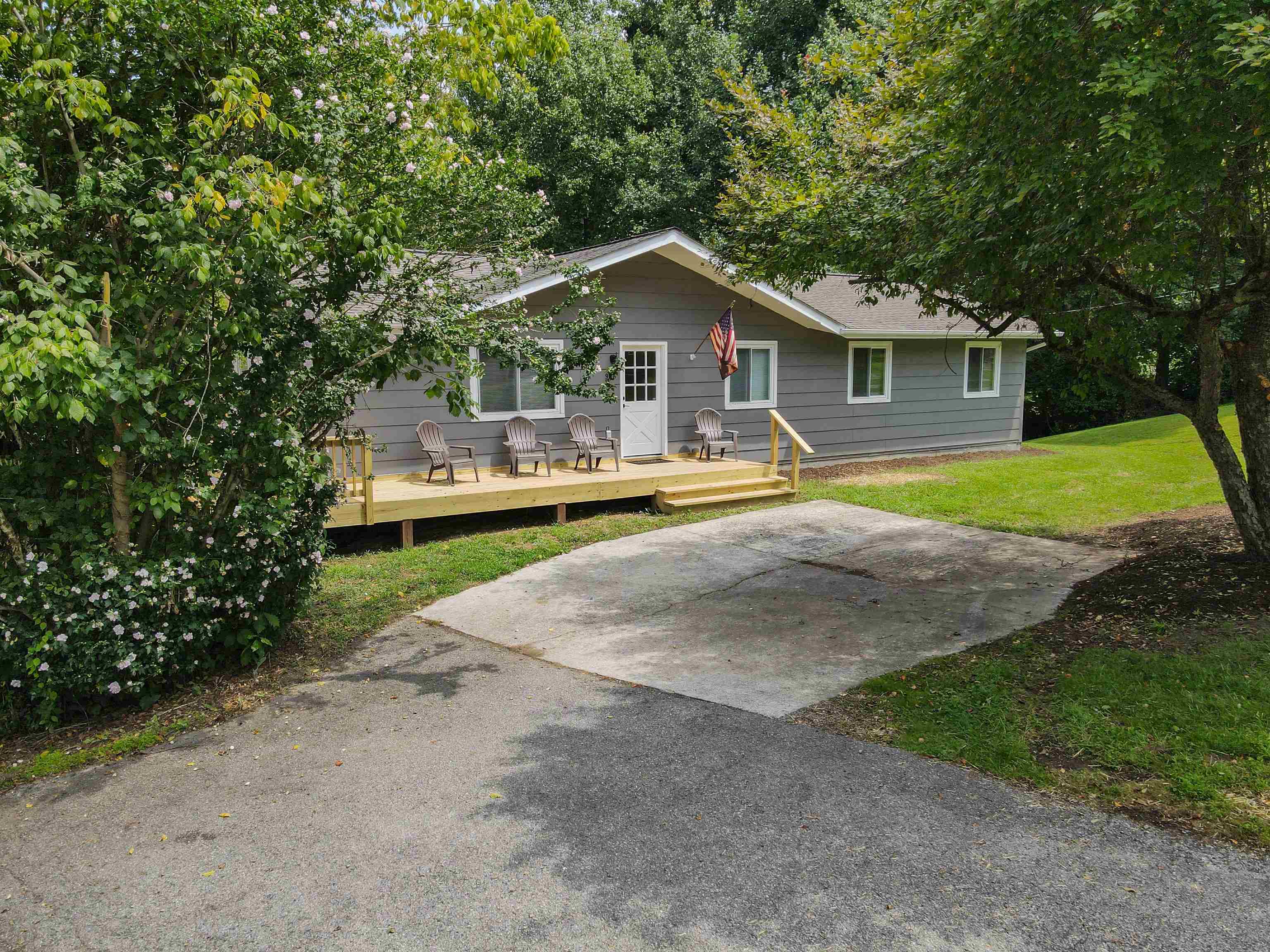 966 Magnolia Lane Christiansburg VA 24073