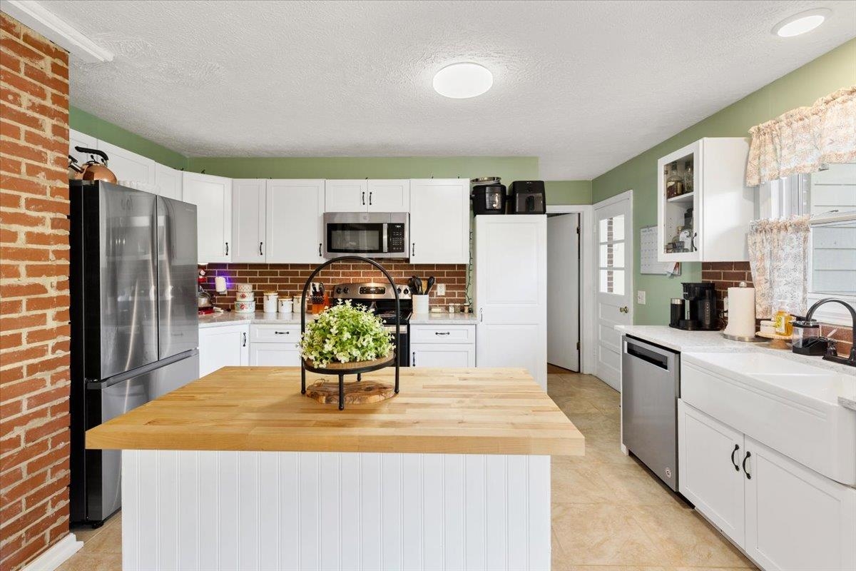 9806 Floyd Pike Dugspur VA 24325