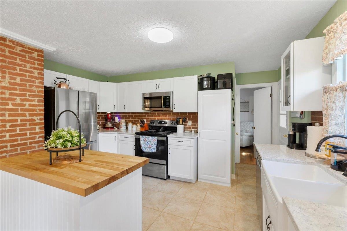 9806 Floyd Pike Dugspur VA 24325