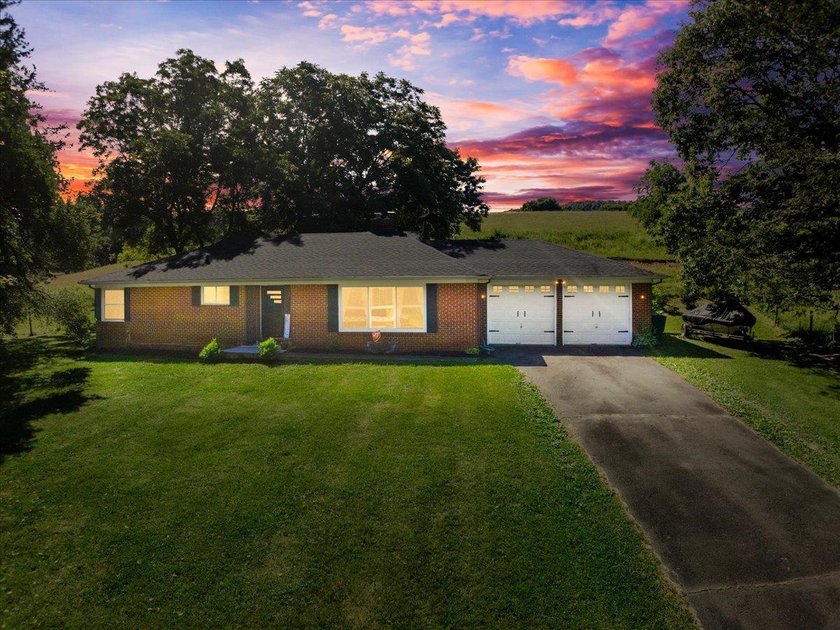 9806 Floyd Pike Dugspur VA 24325