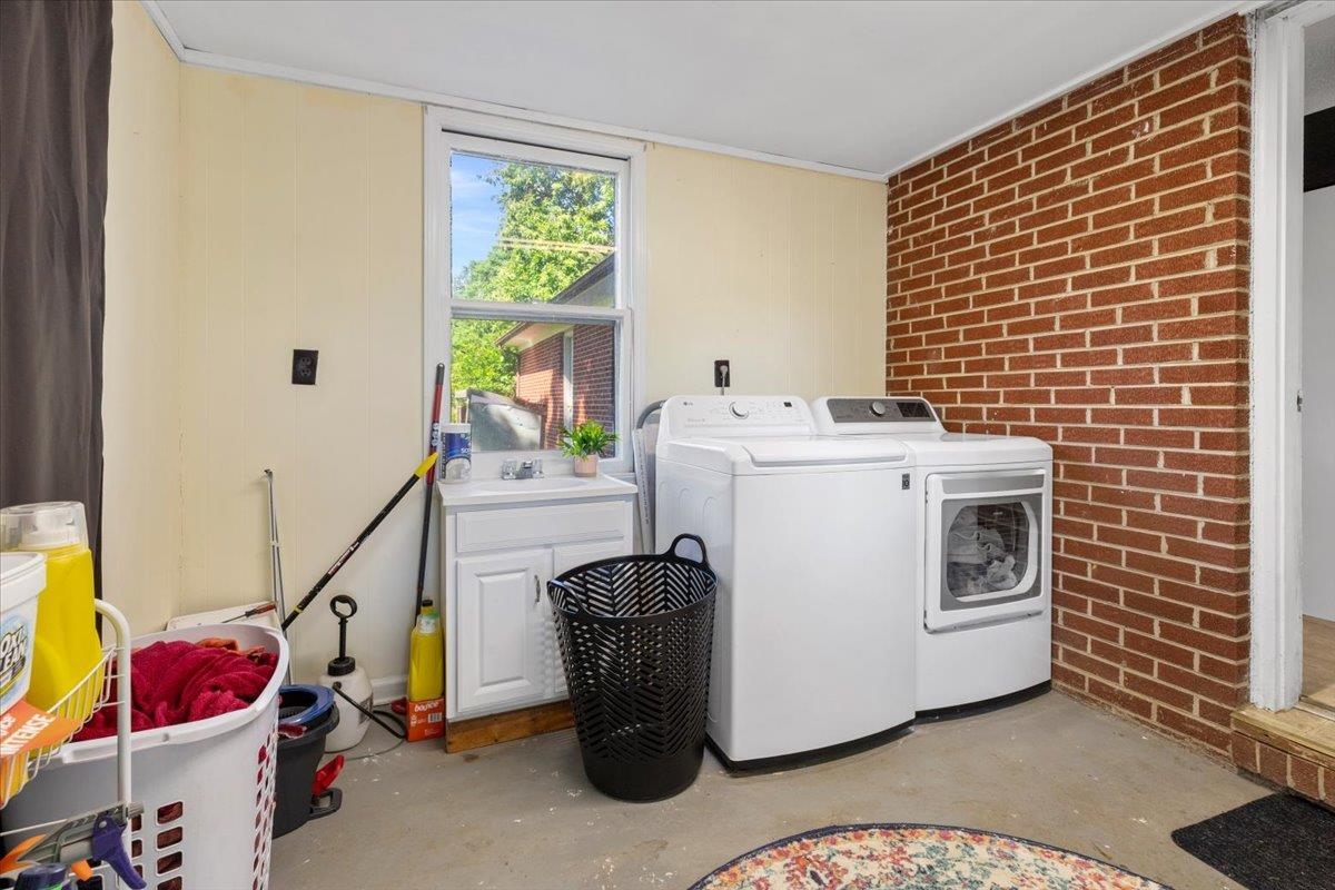 9806 Floyd Pike Dugspur VA 24325