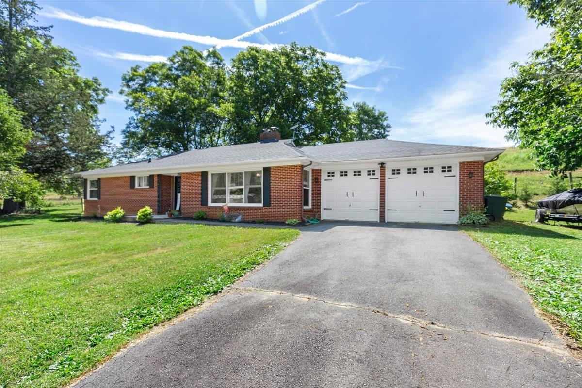 9806 Floyd Pike Dugspur VA 24325