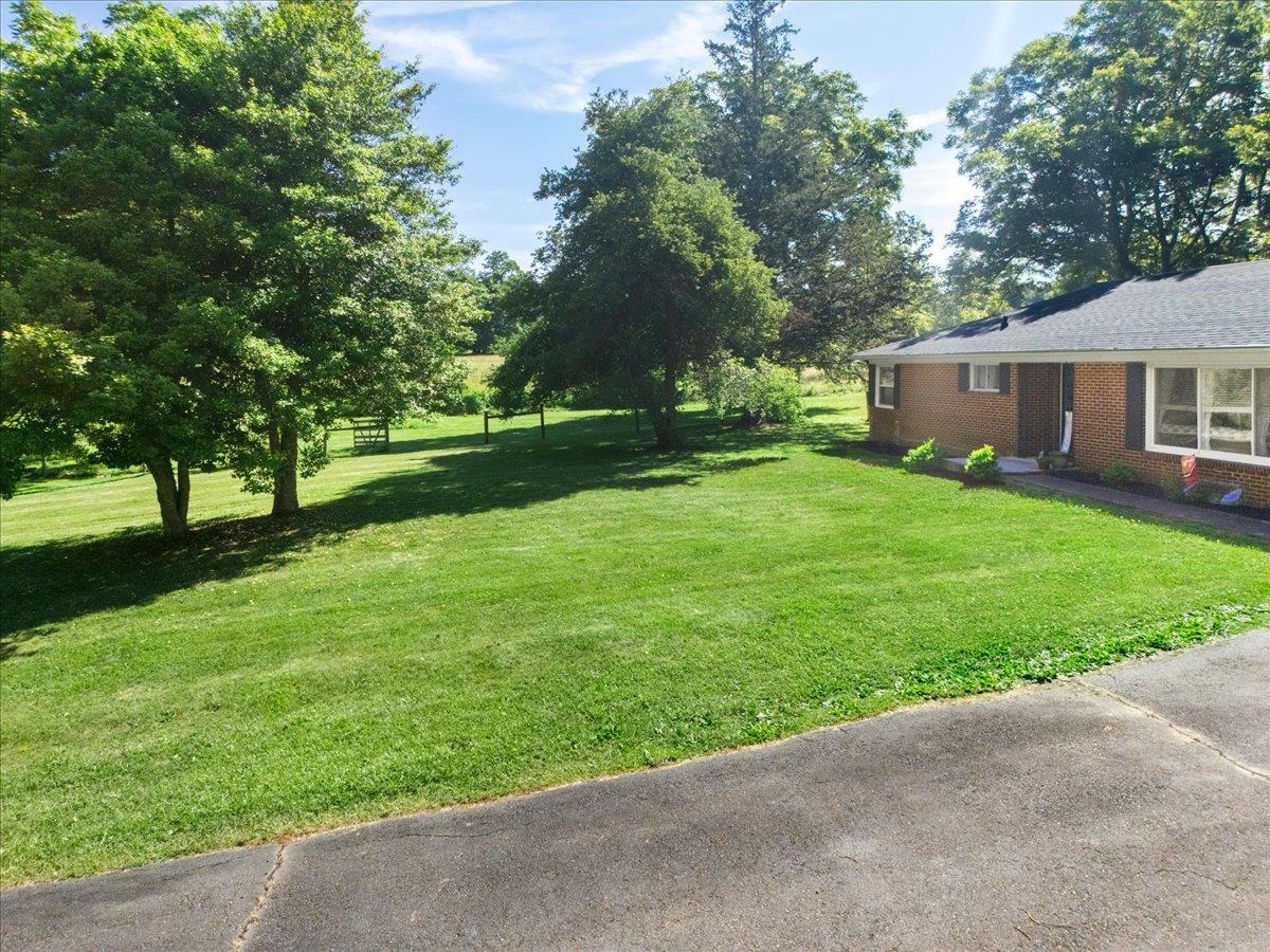 9806 Floyd Pike Dugspur VA 24325