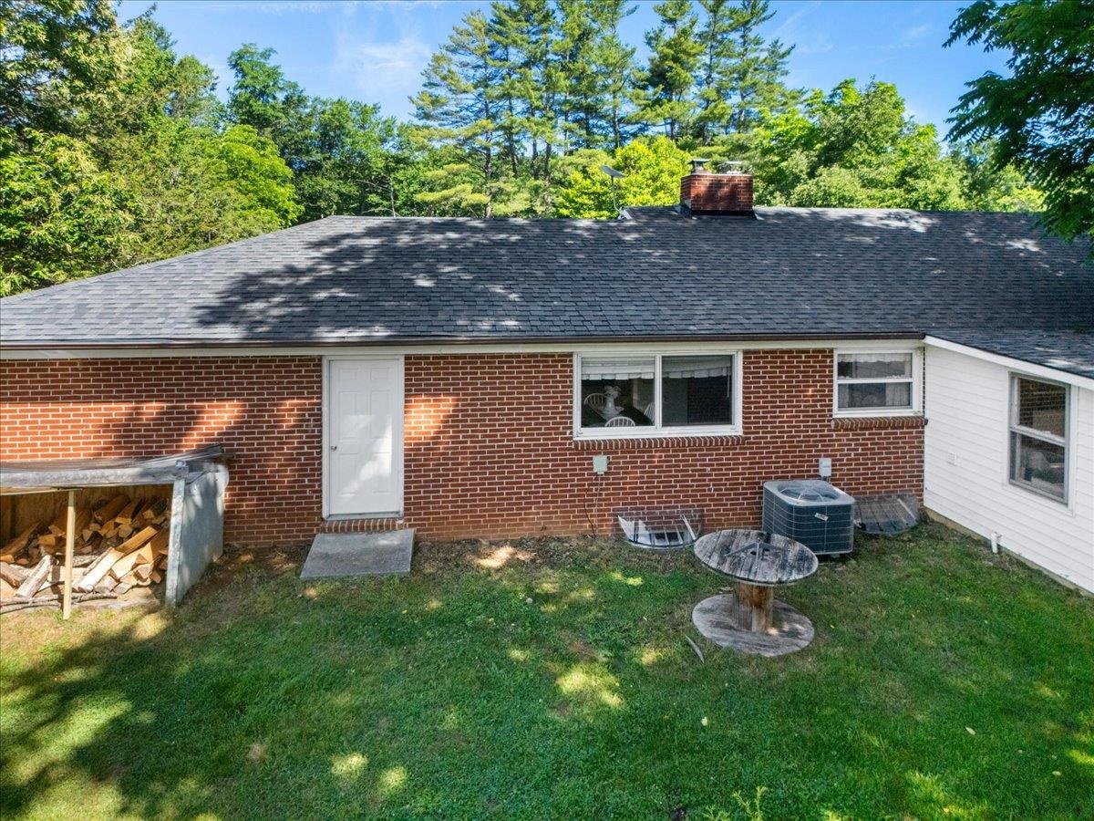 9806 Floyd Pike Dugspur VA 24325