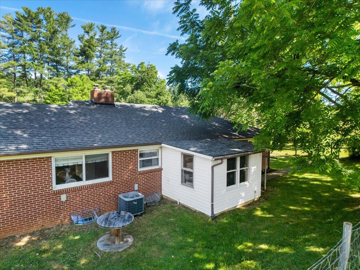 9806 Floyd Pike Dugspur VA 24325