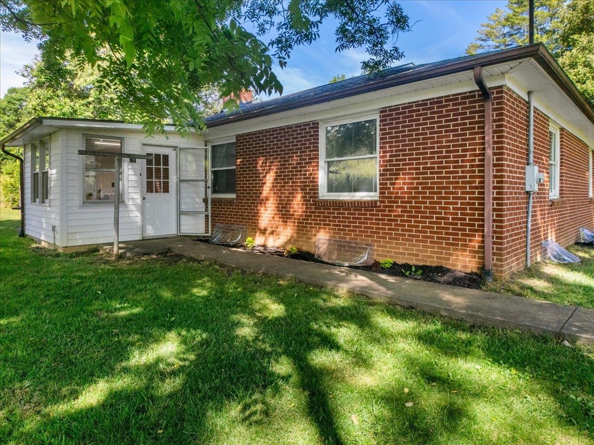9806 Floyd Pike Dugspur VA 24325