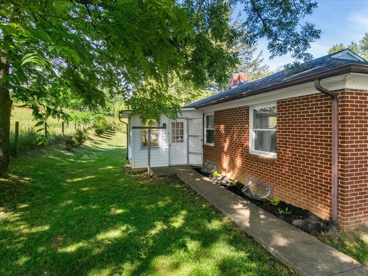 9806 Floyd Pike Dugspur VA 24325