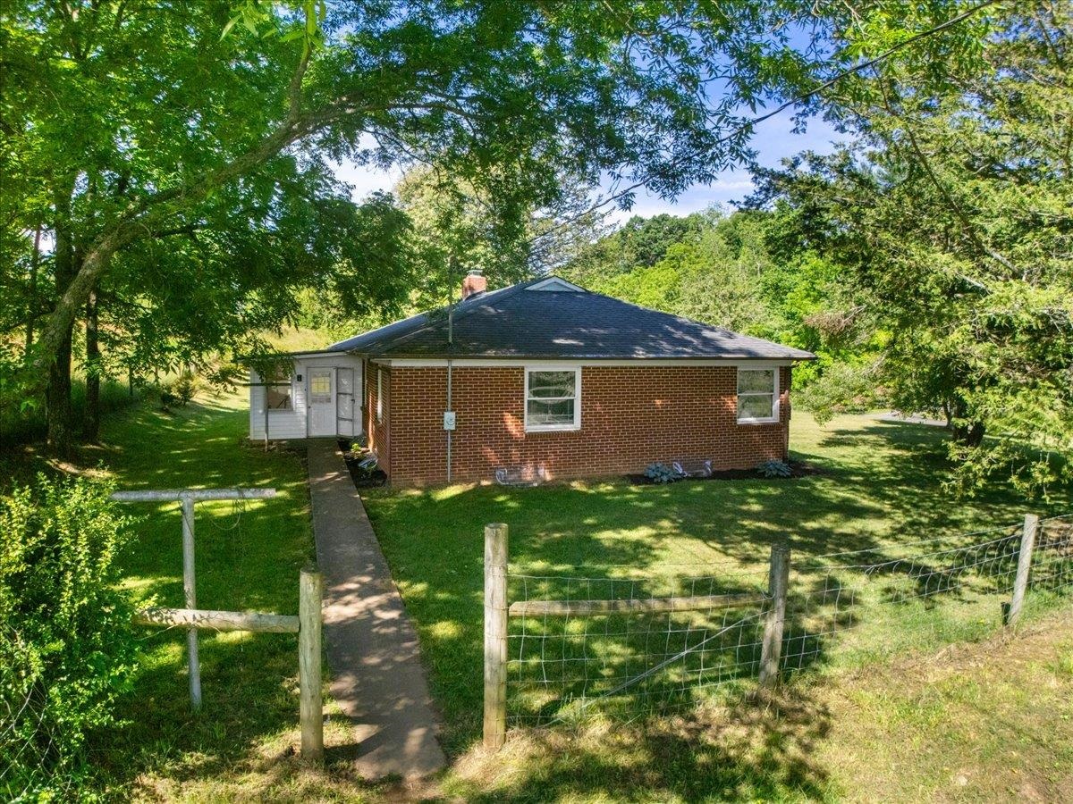 9806 Floyd Pike Dugspur VA 24325