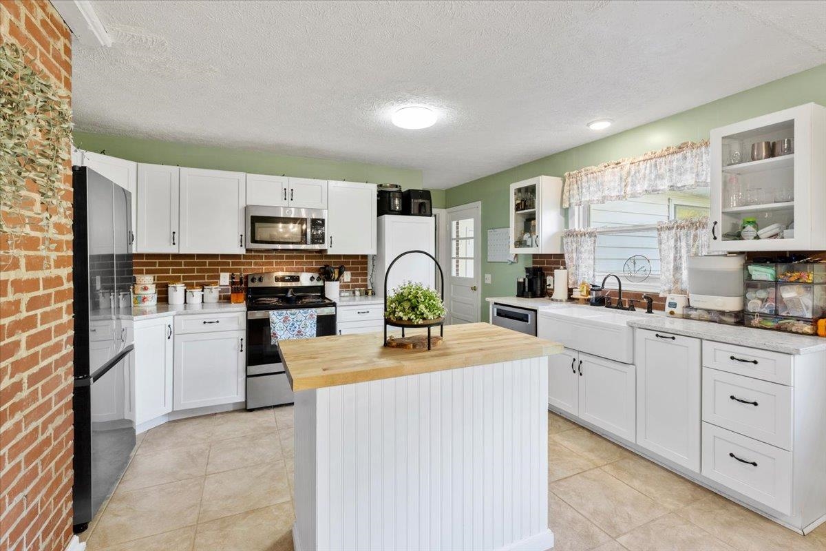 9806 Floyd Pike Dugspur VA 24325