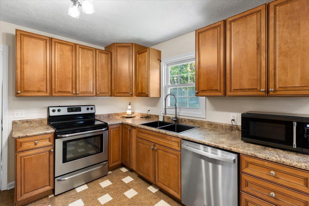 5651 Locust Drive Dublin VA 24084