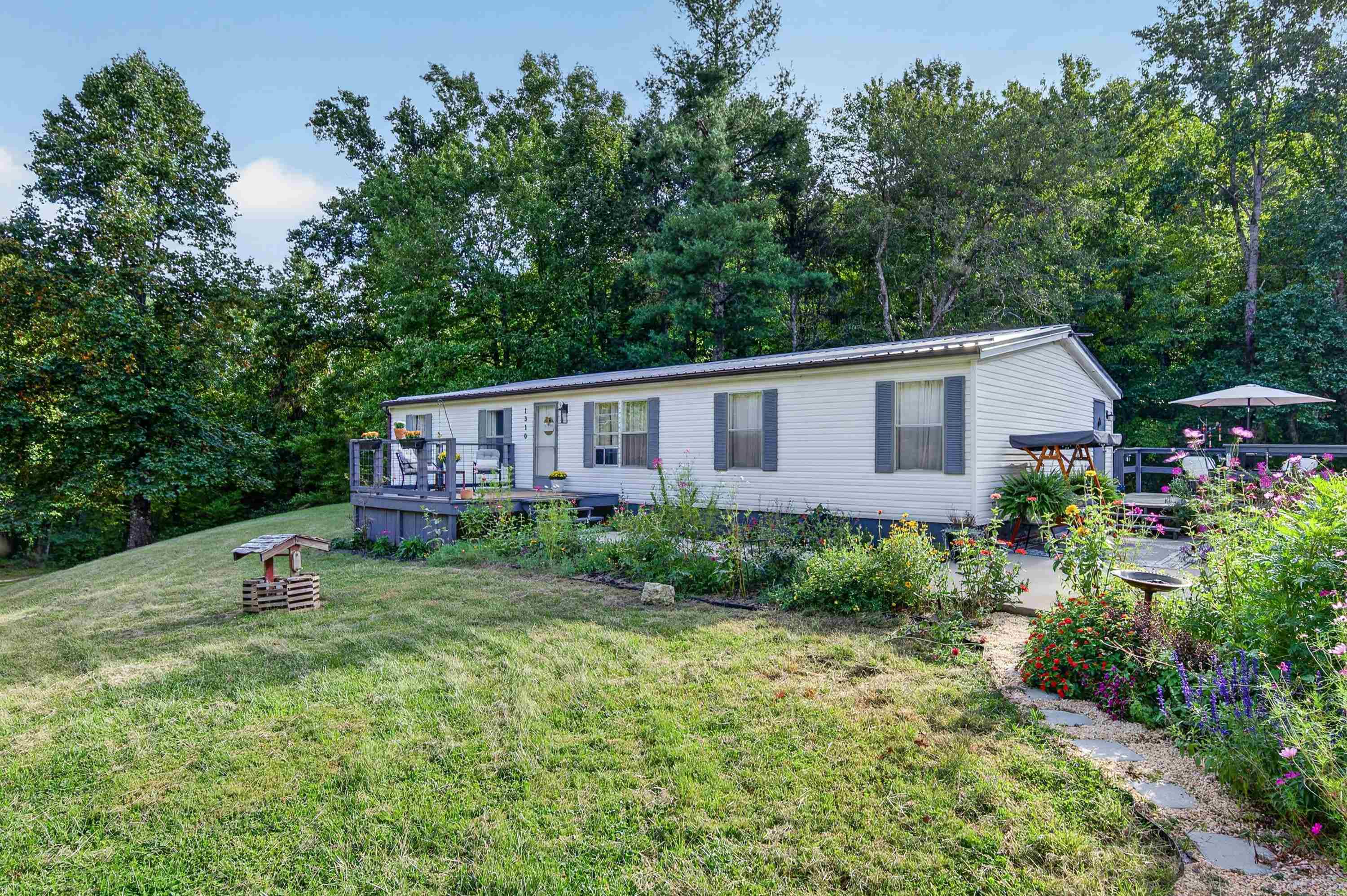 1310 Reedsville Road NW Floyd VA 24091