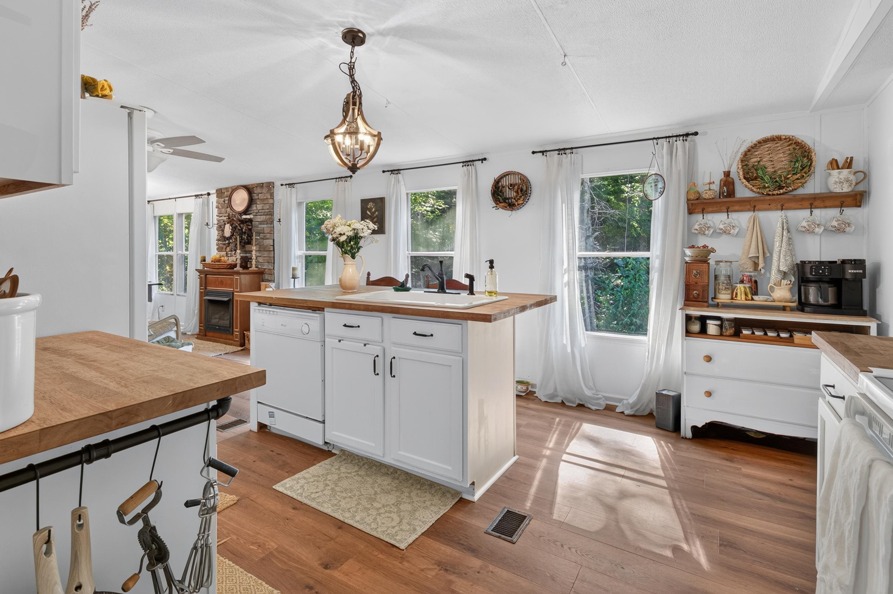 1310 Reedsville Road NW Floyd VA 24091