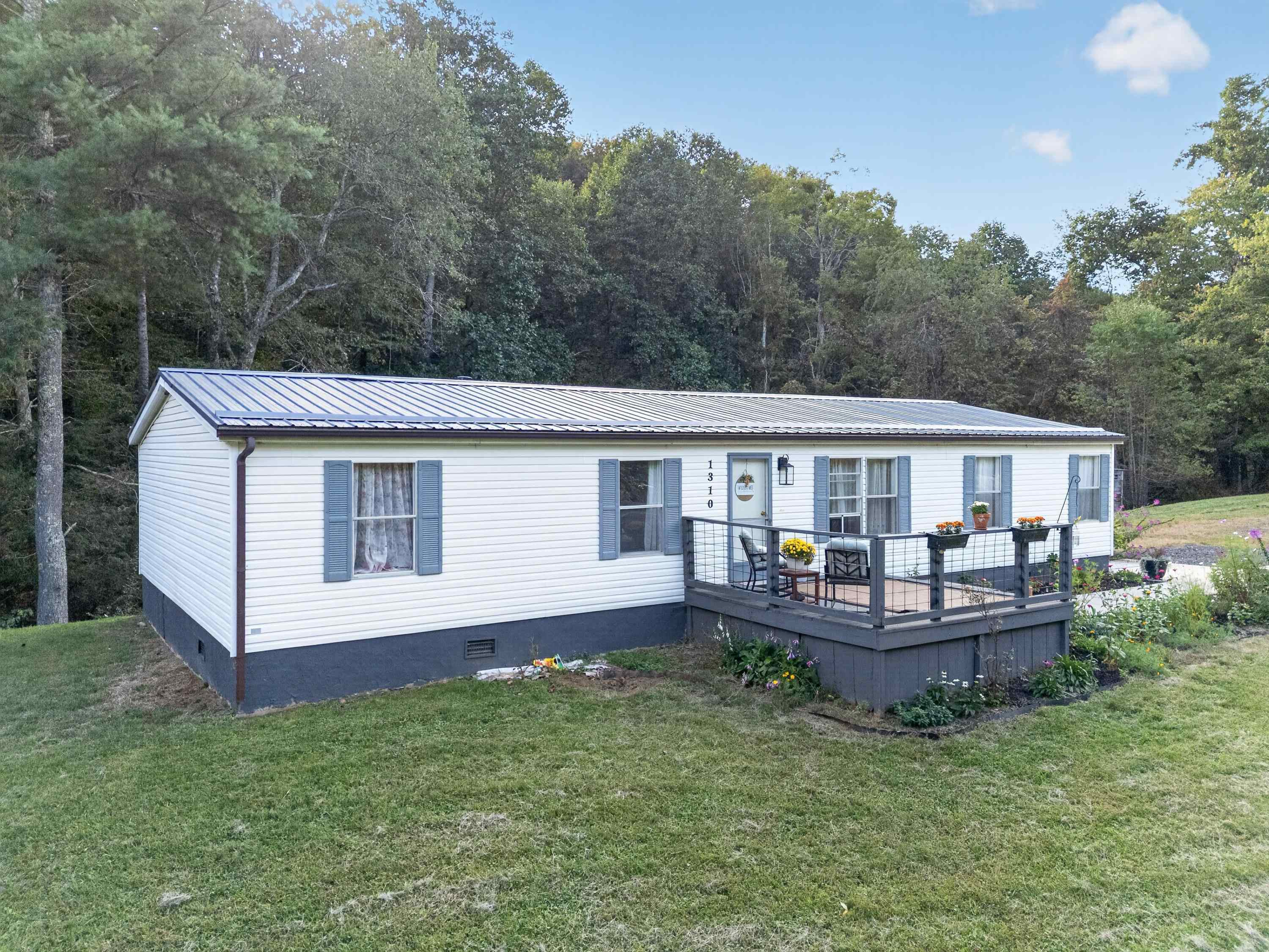 1310 Reedsville Road NW Floyd VA 24091