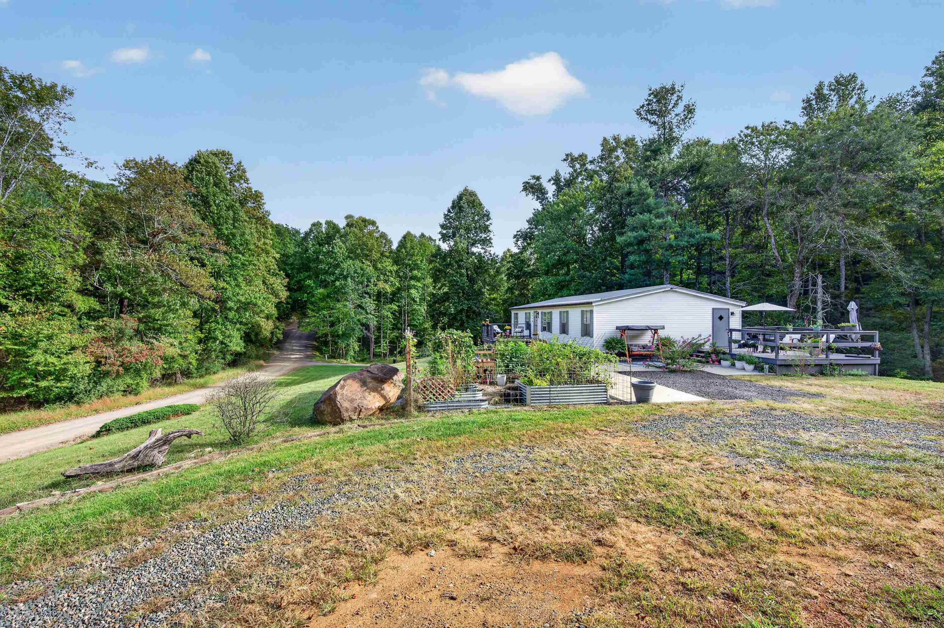 1310 Reedsville Road NW Floyd VA 24091