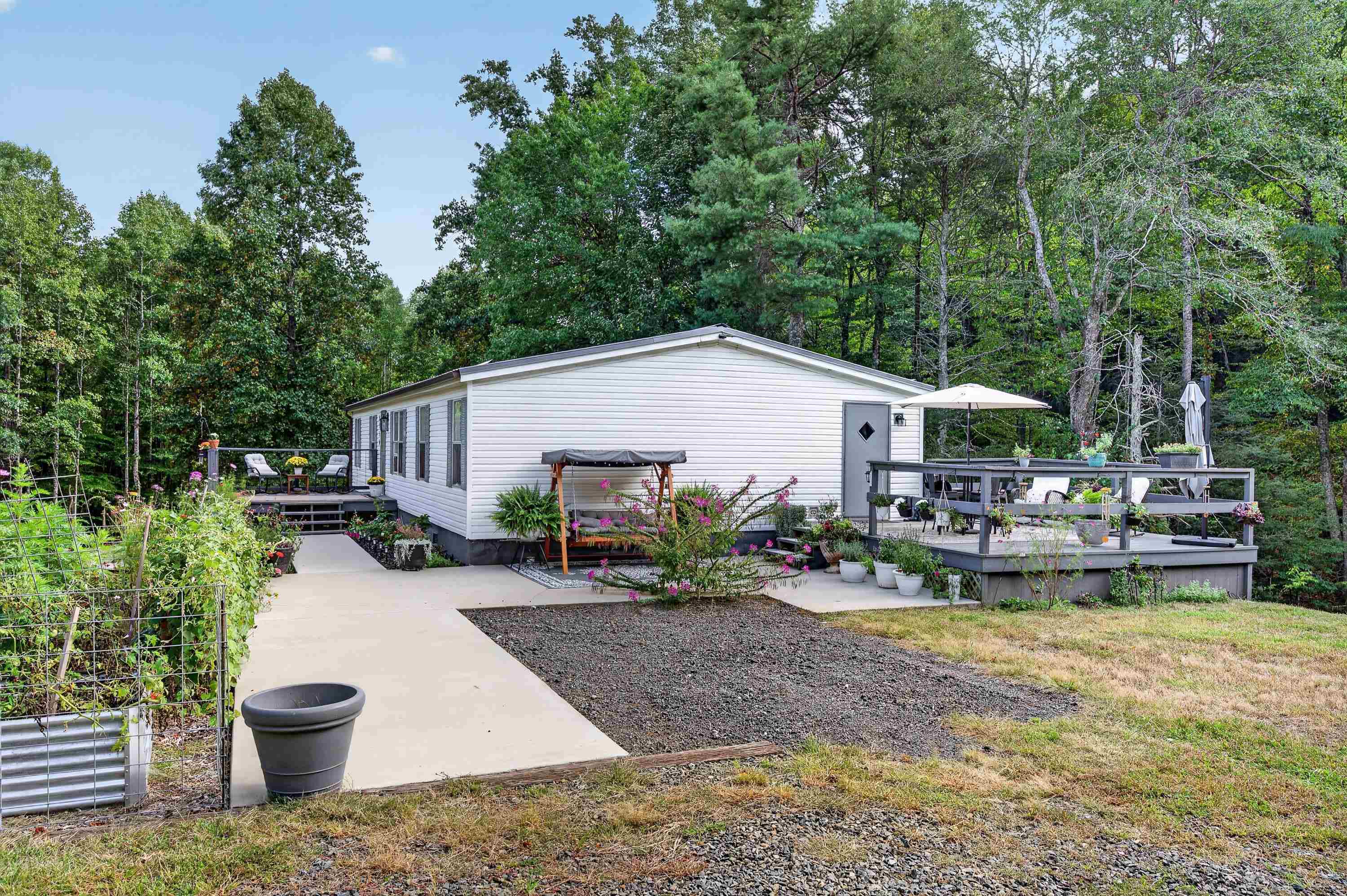 1310 Reedsville Road NW Floyd VA 24091