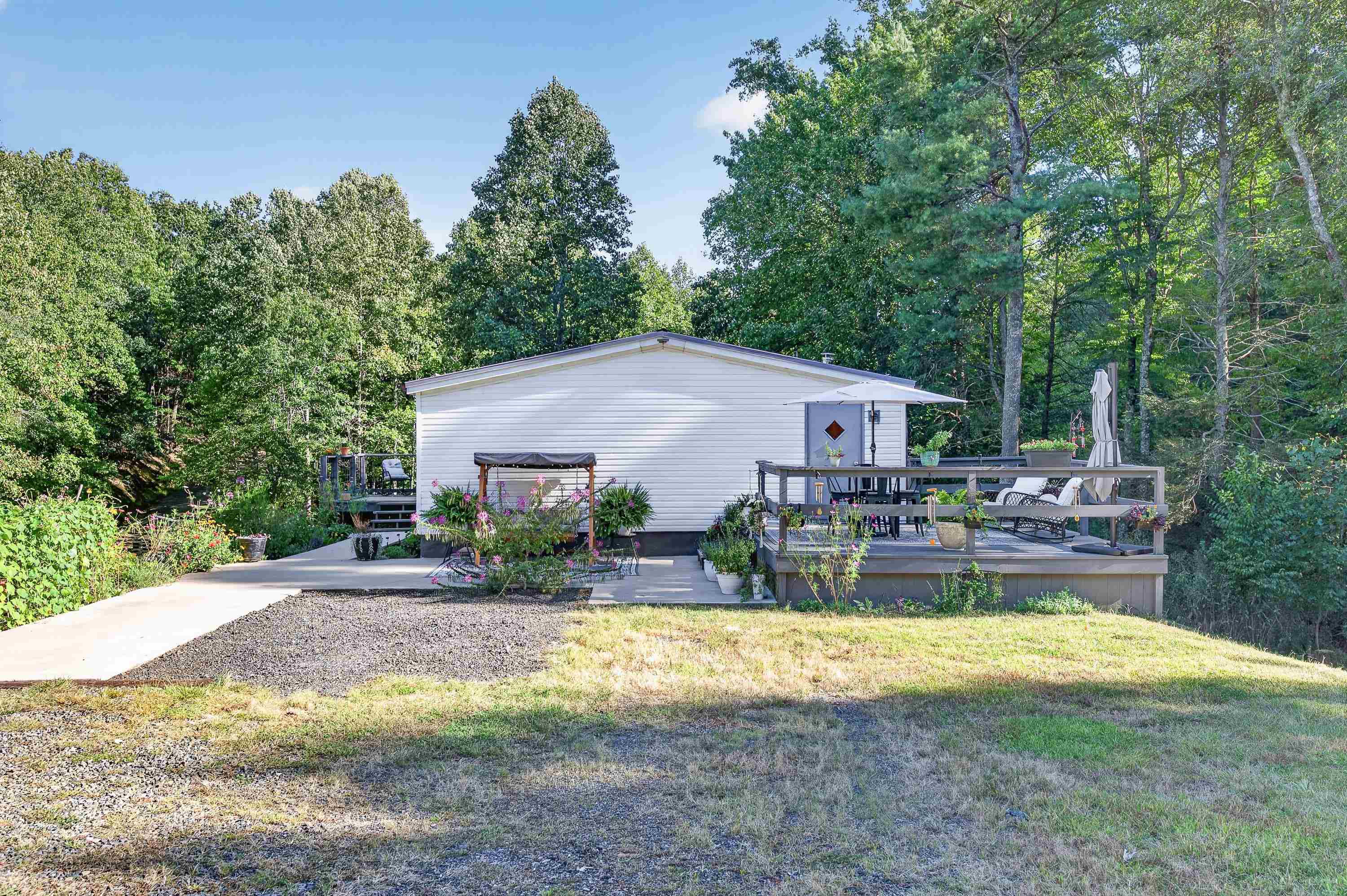 1310 Reedsville Road NW Floyd VA 24091