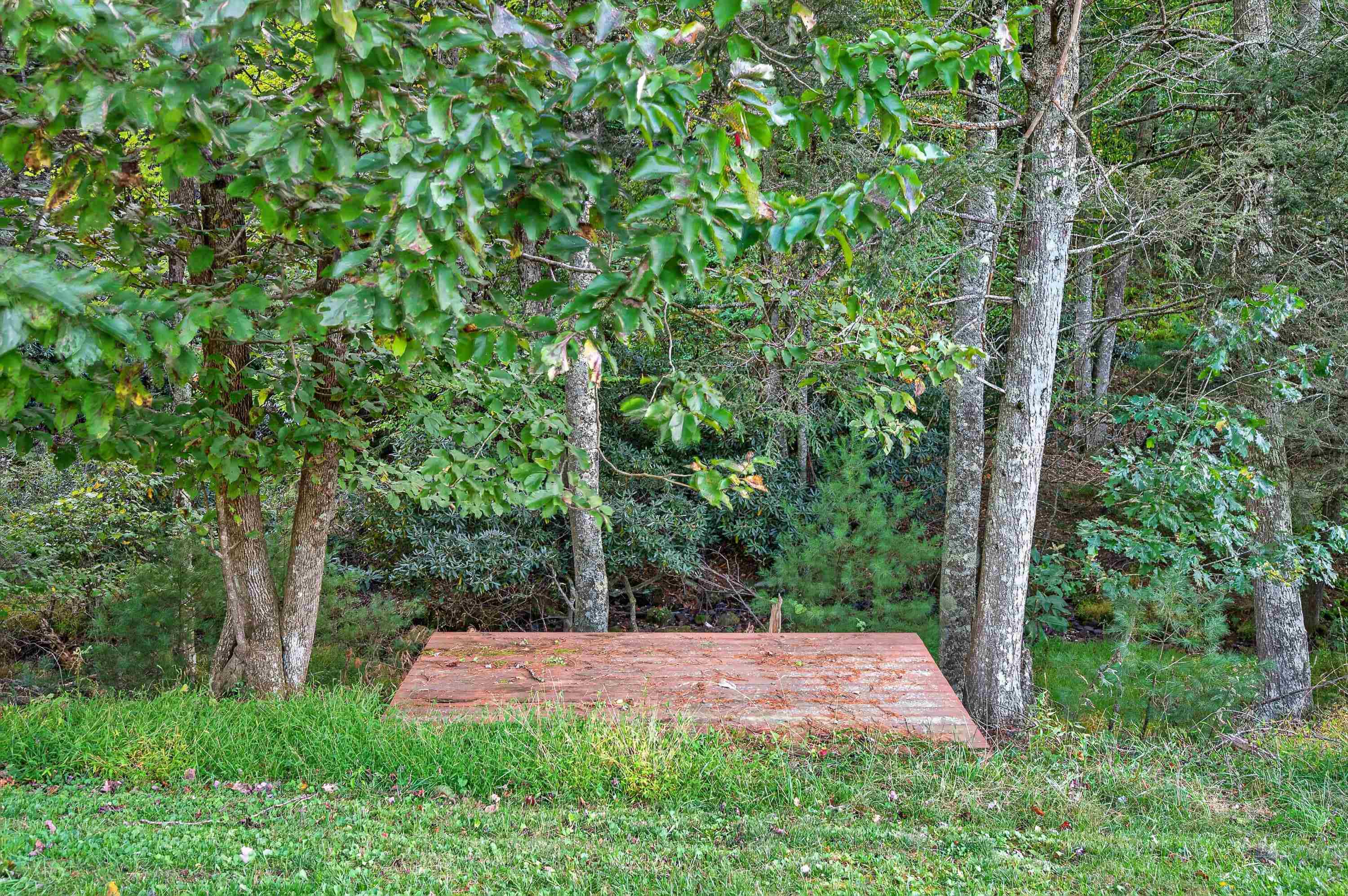1310 Reedsville Road NW Floyd VA 24091