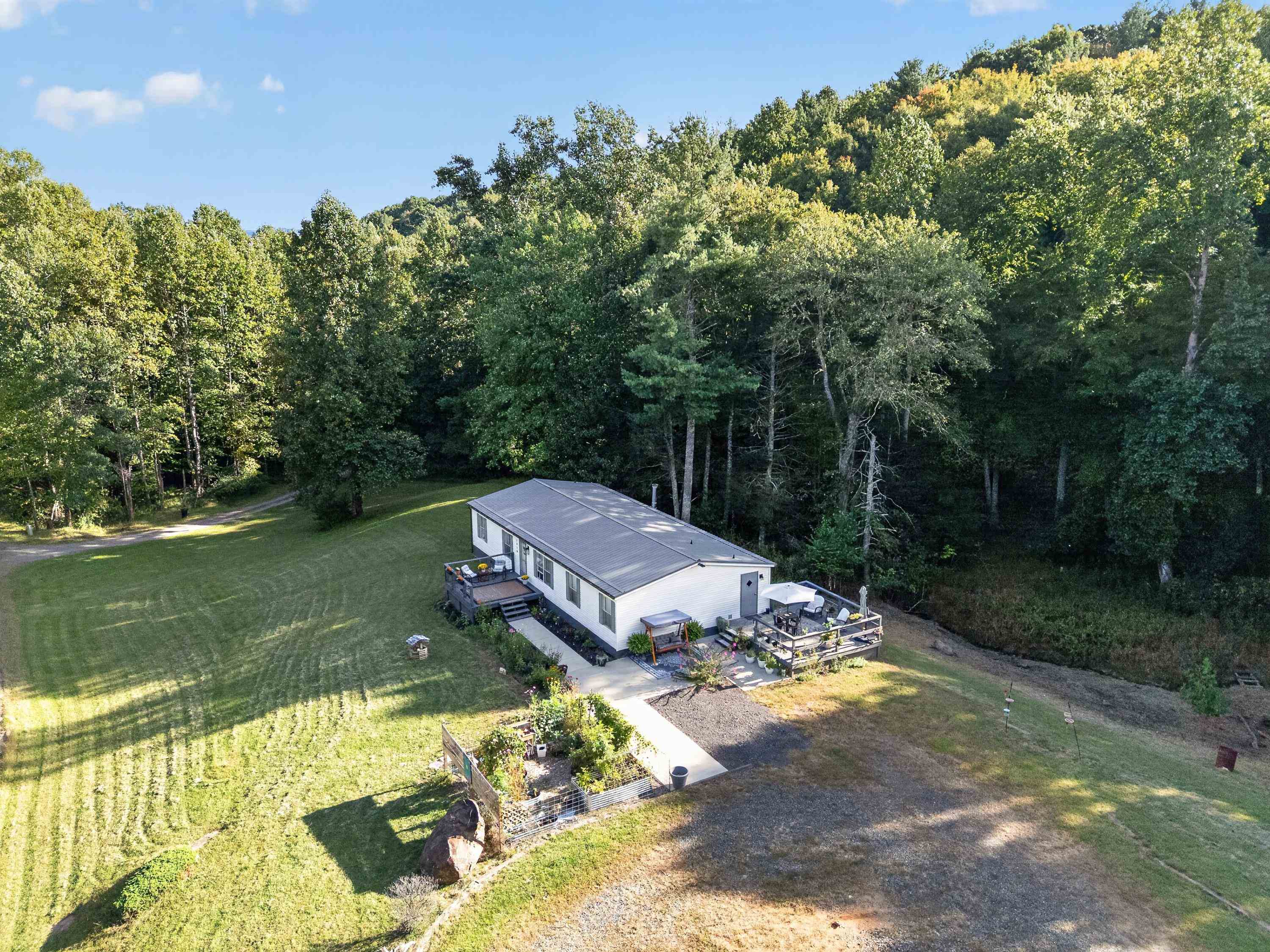 1310 Reedsville Road NW Floyd VA 24091