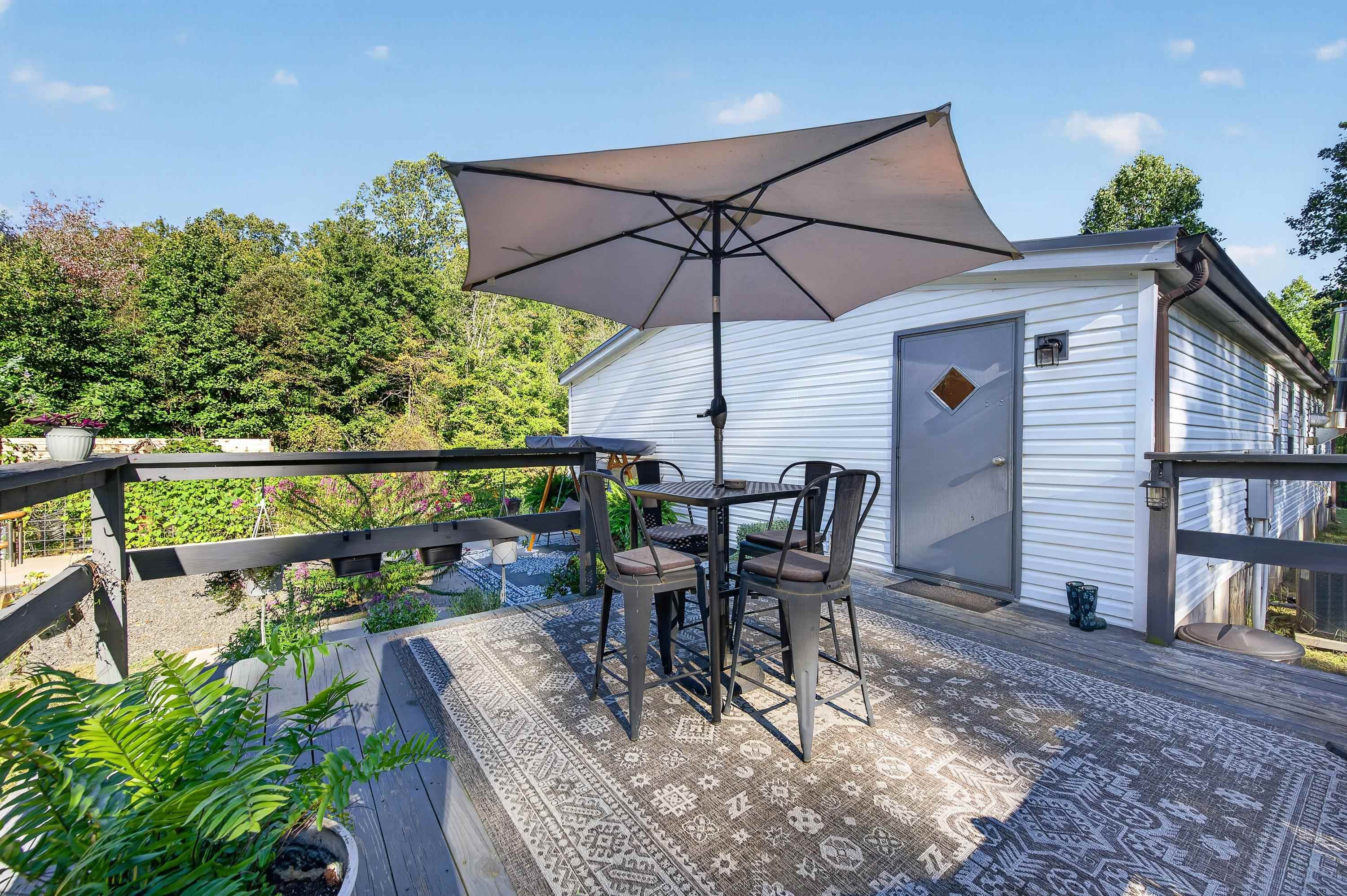 1310 Reedsville Road NW Floyd VA 24091