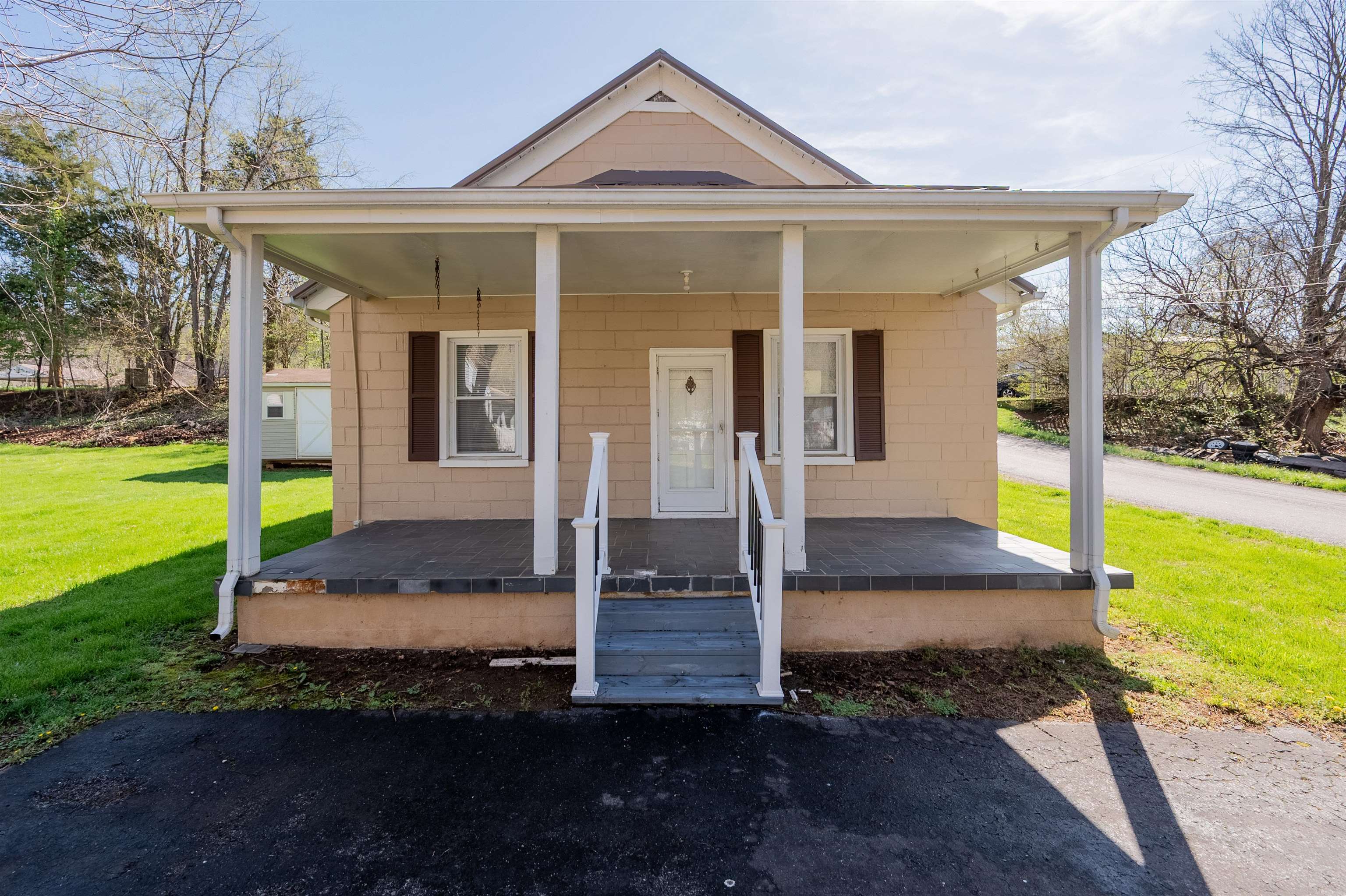 102 Peck Street Pembroke VA 24136