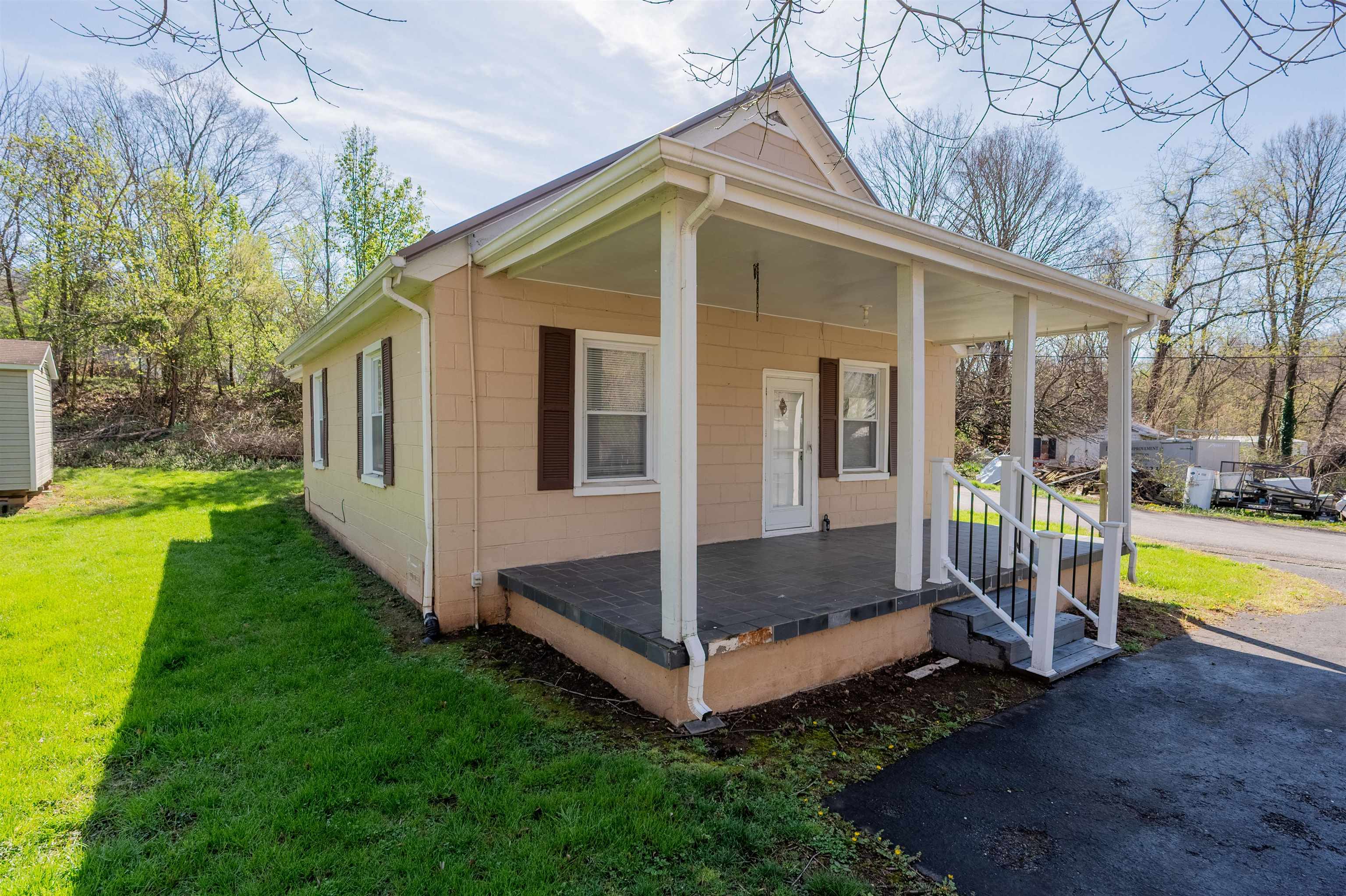 102 Peck Street Pembroke VA 24136
