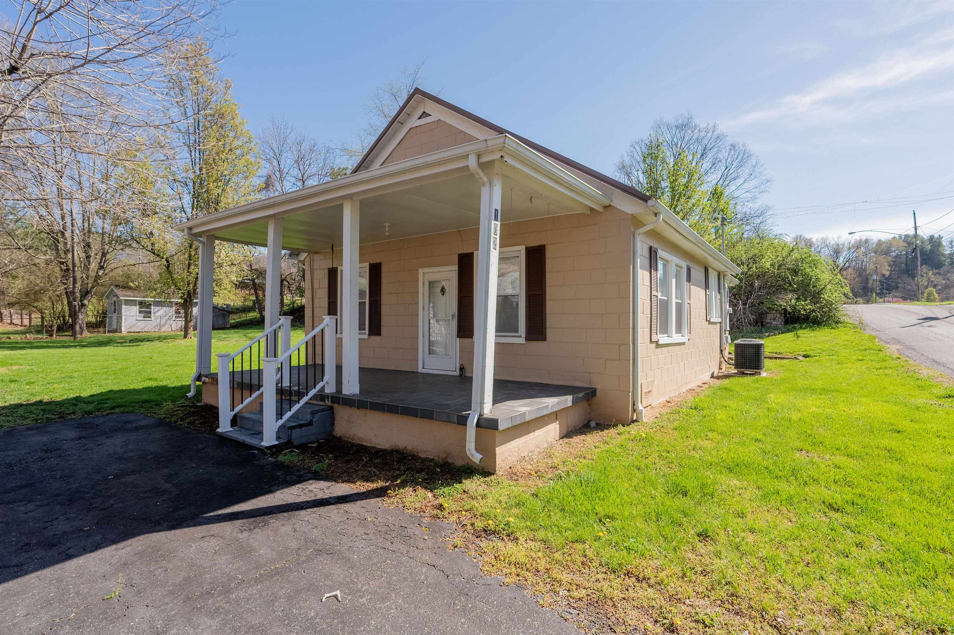 102 Peck Street Pembroke VA 24136