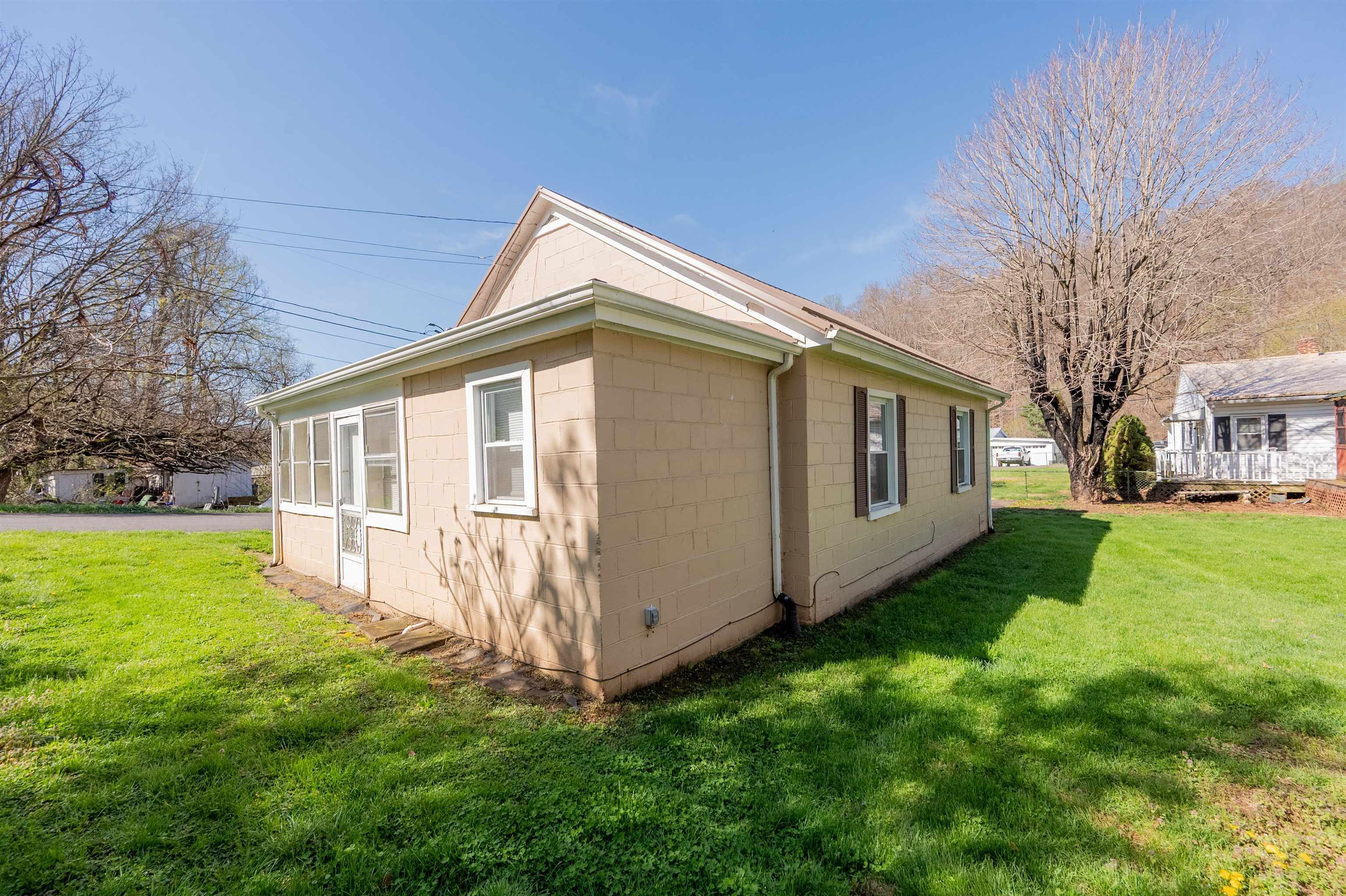 102 Peck Street Pembroke VA 24136