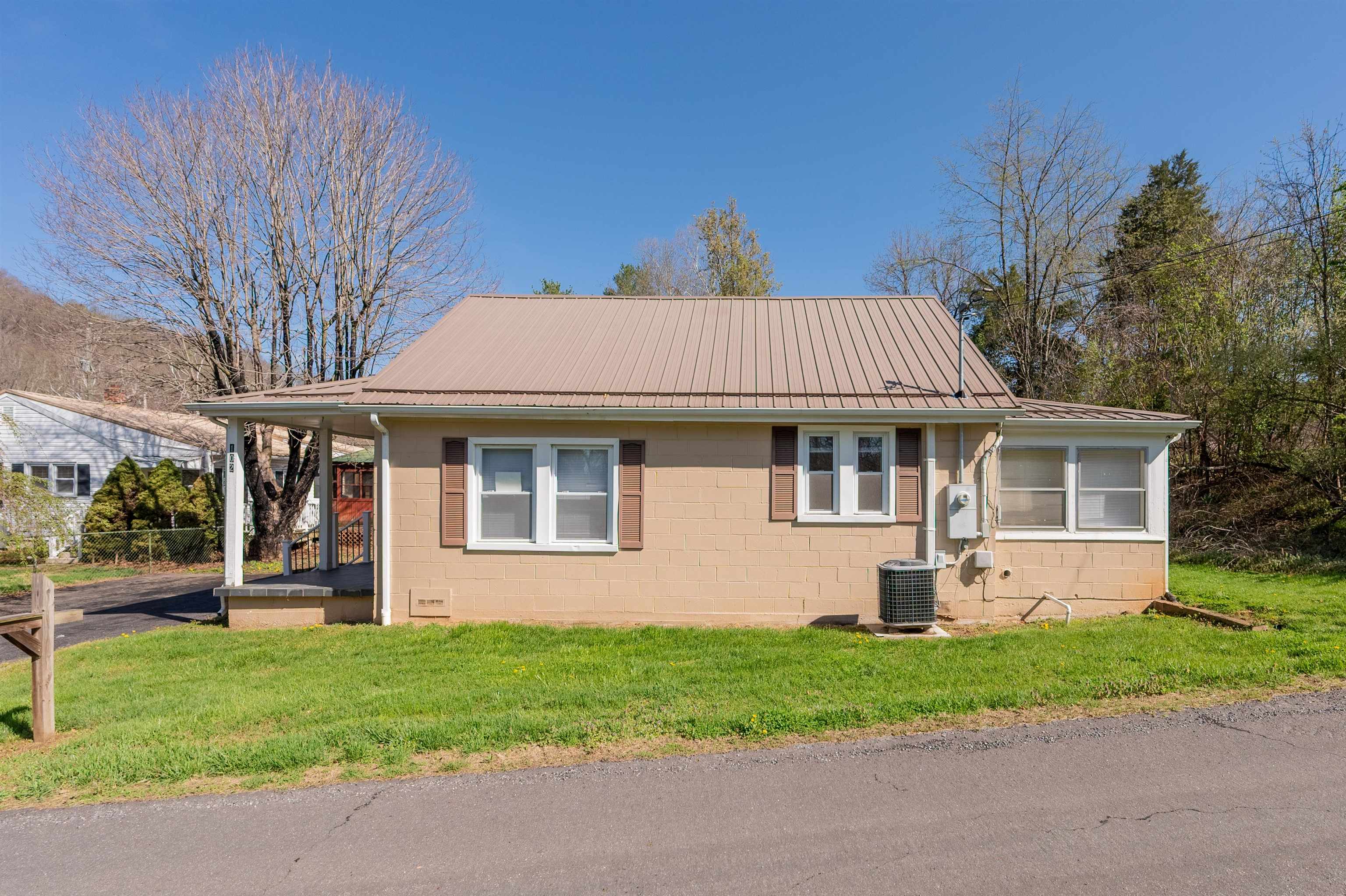 102 Peck Street Pembroke VA 24136