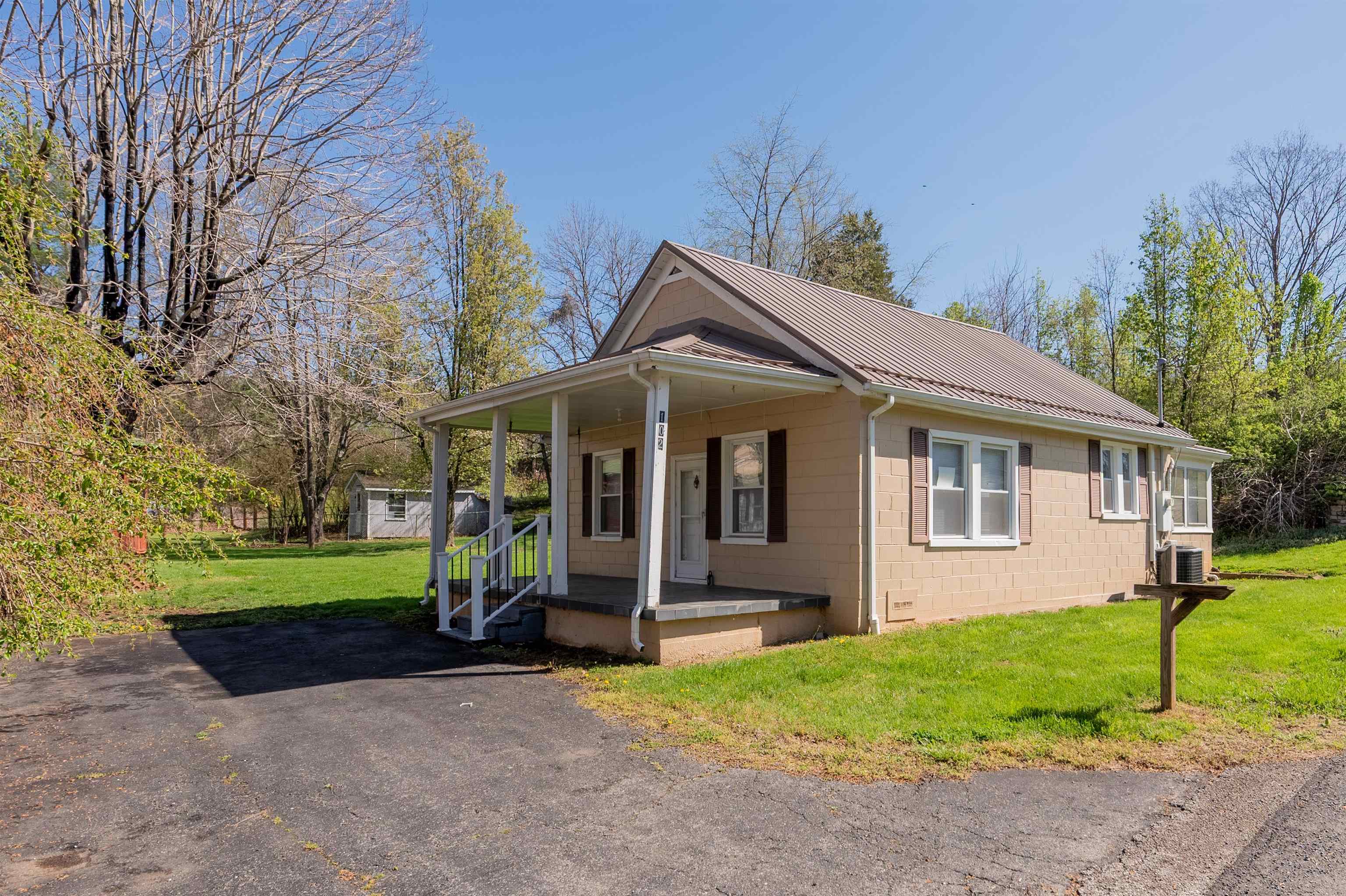 102 Peck Street Pembroke VA 24136