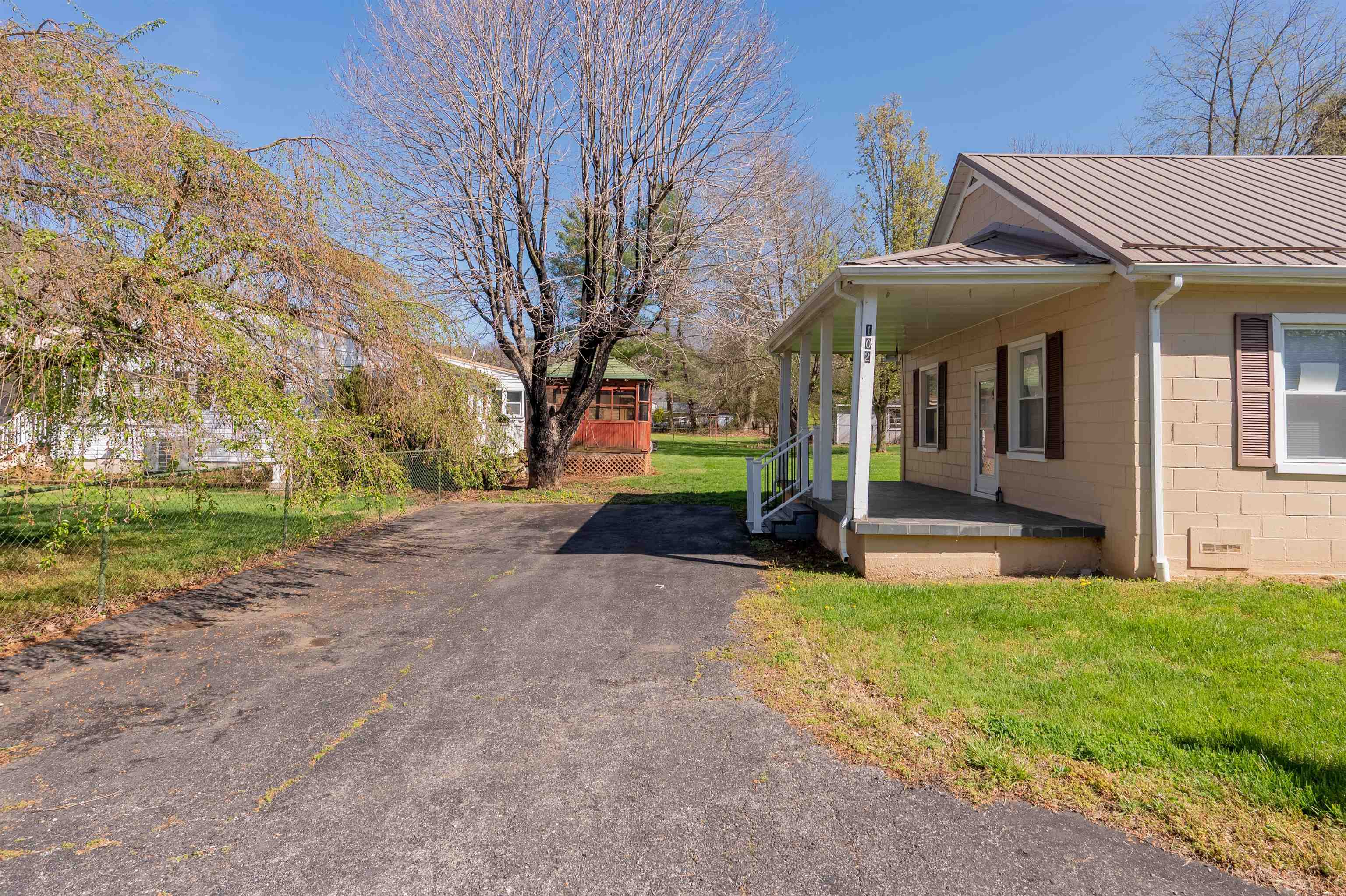 102 Peck Street Pembroke VA 24136