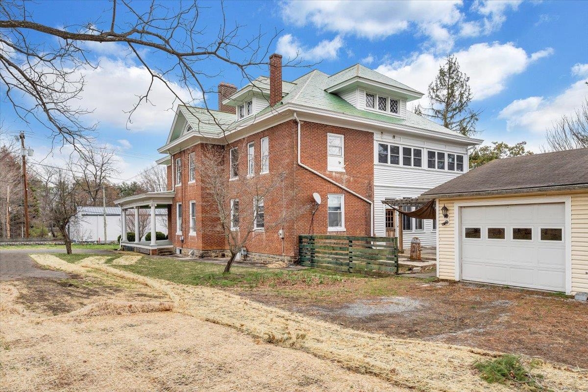 13 Giles Avenue Dublin VA 24084