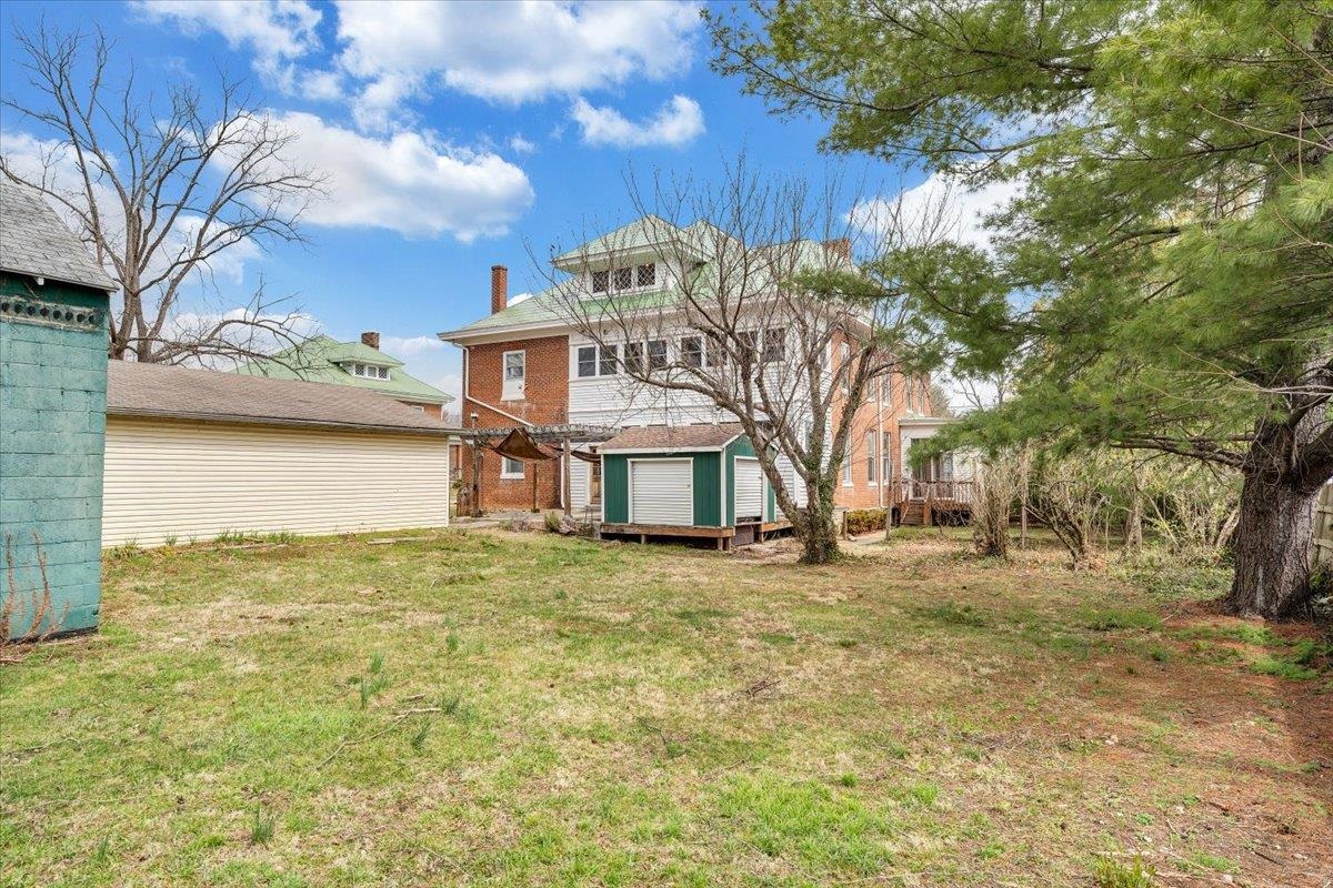 13 Giles Avenue Dublin VA 24084