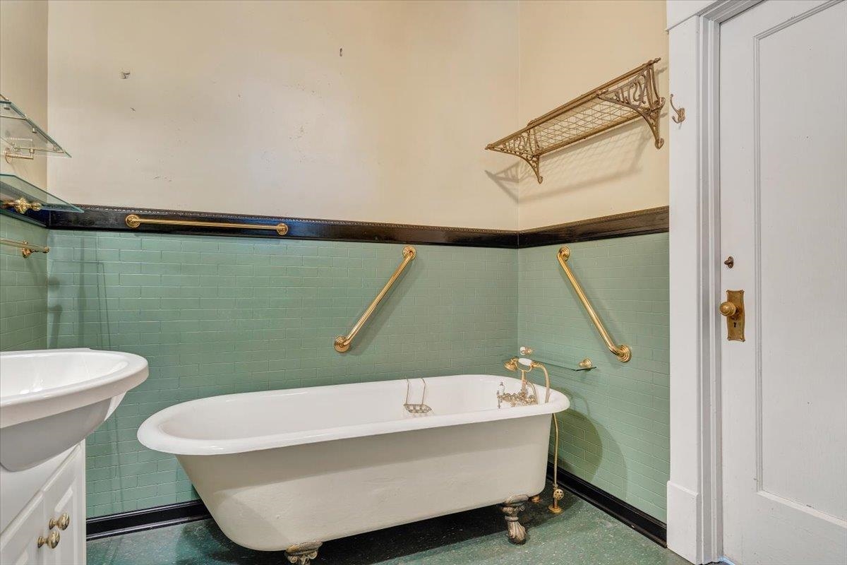 13 Giles Avenue Dublin VA 24084