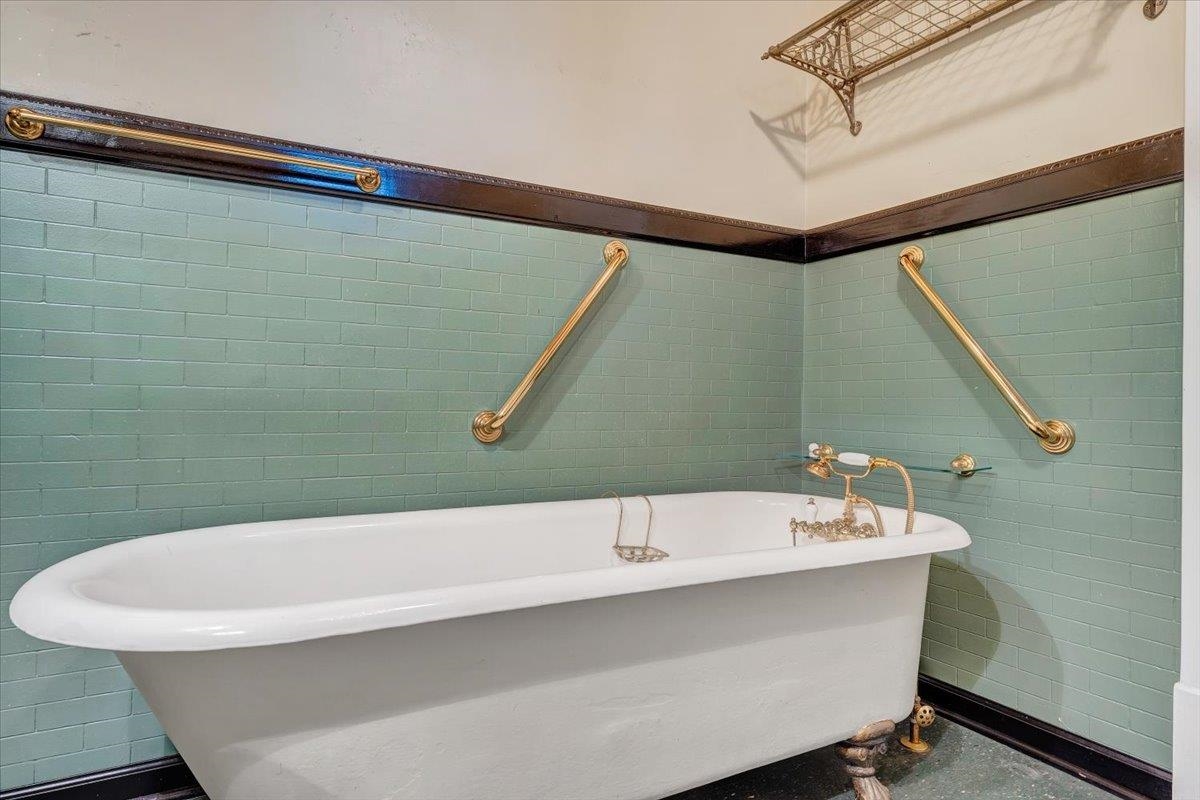 13 Giles Avenue Dublin VA 24084