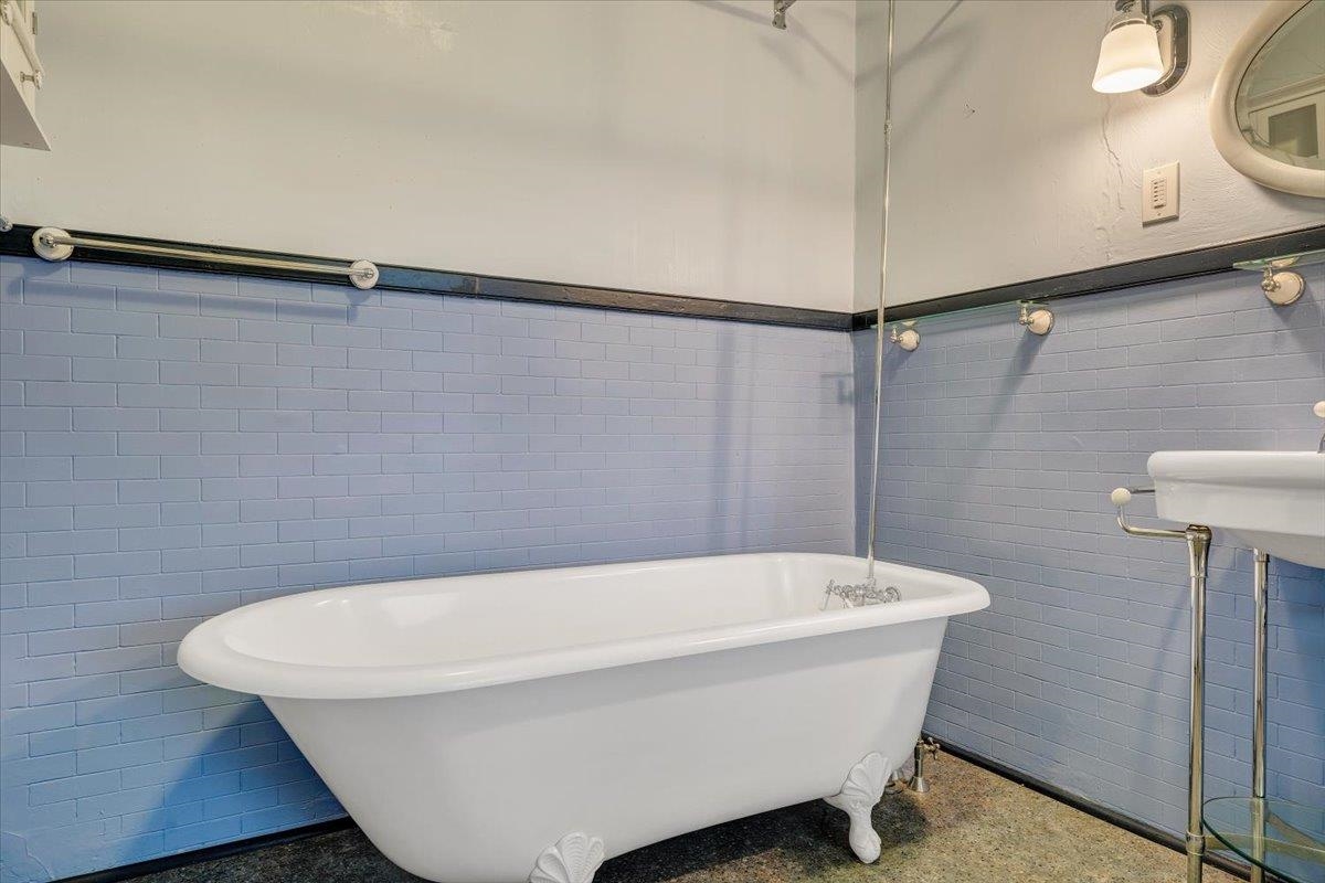 13 Giles Avenue Dublin VA 24084