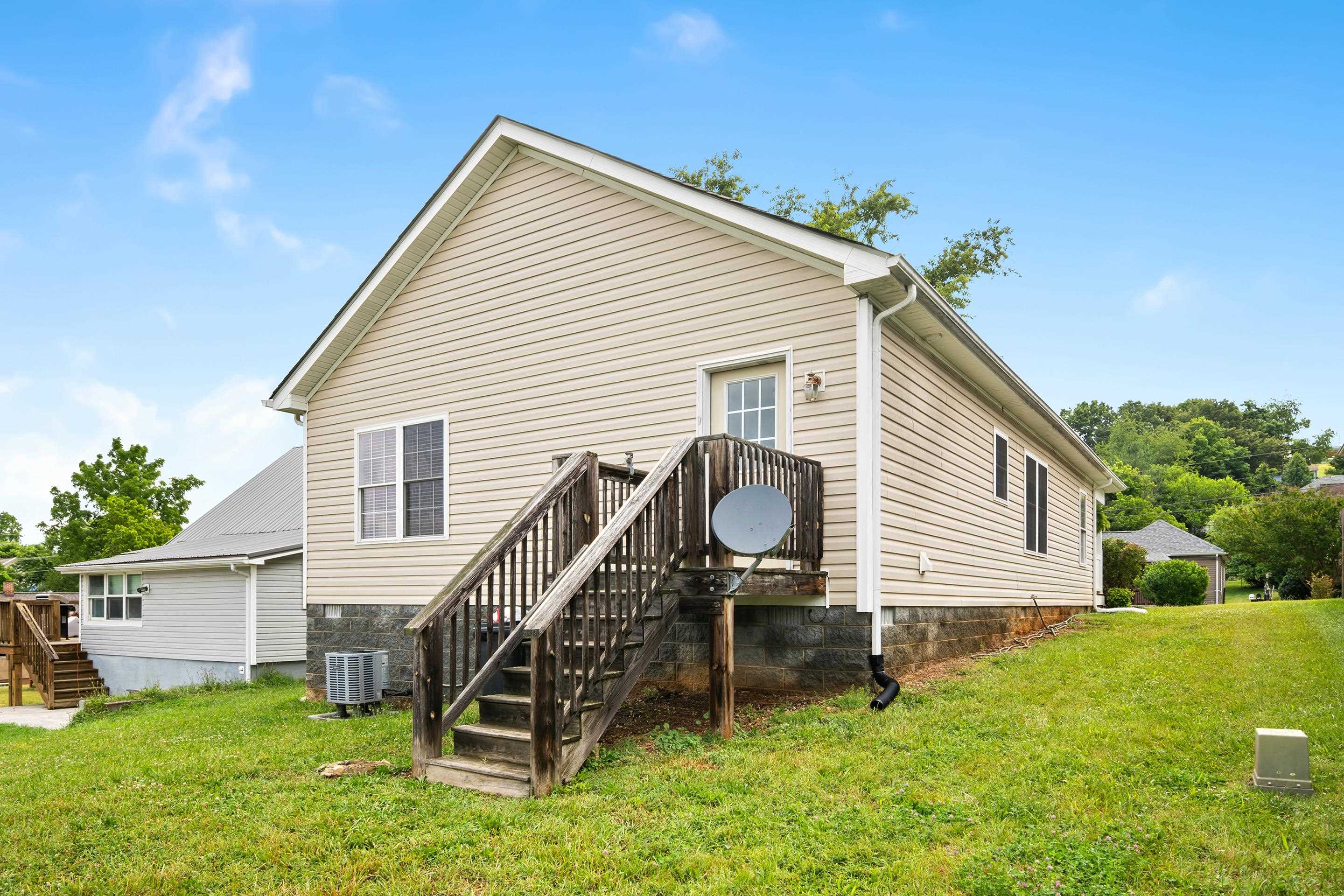 1813 3rd Street Radford VA 24141