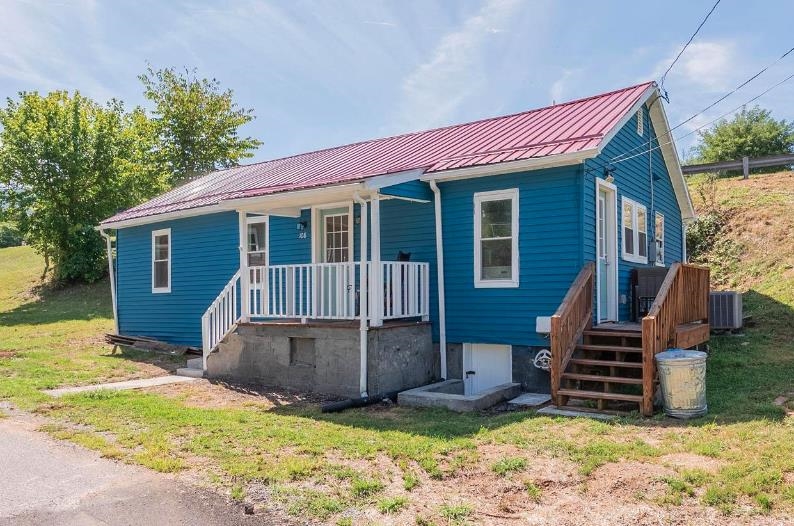108 George Street Narrows VA 24124
