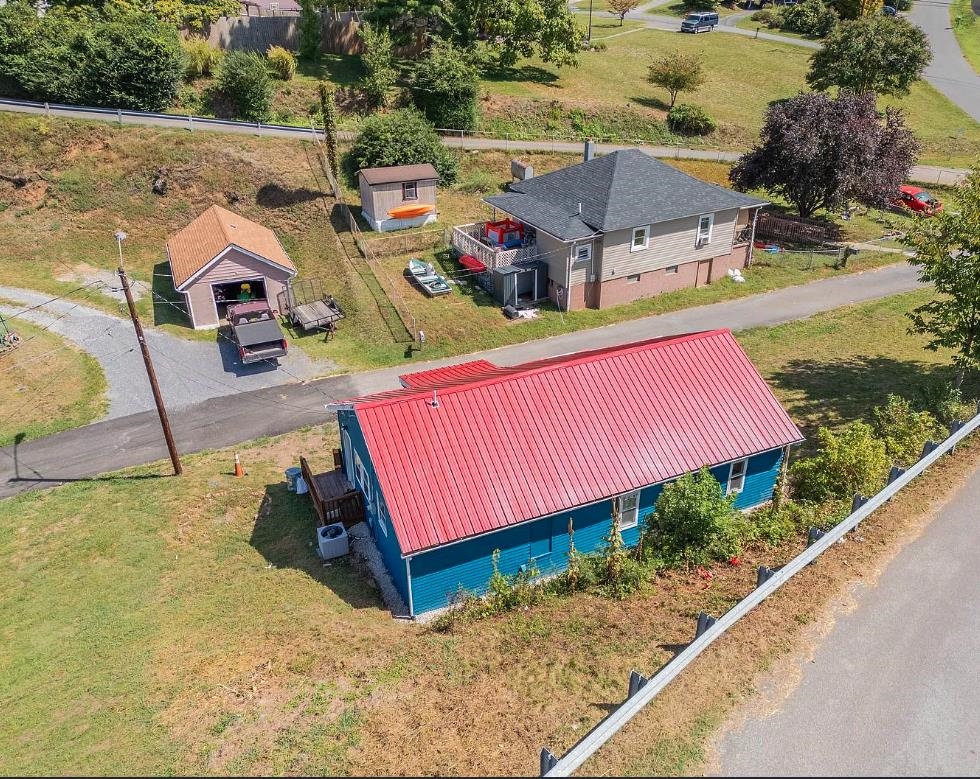 108 George Street Narrows VA 24124