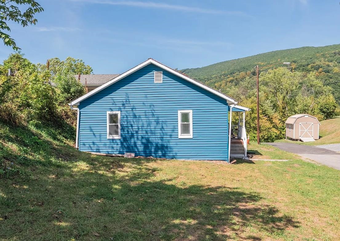 108 George Street Narrows VA 24124