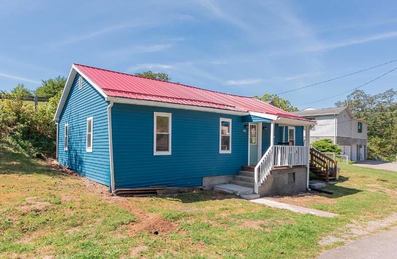 108 George Street Narrows VA 24124
